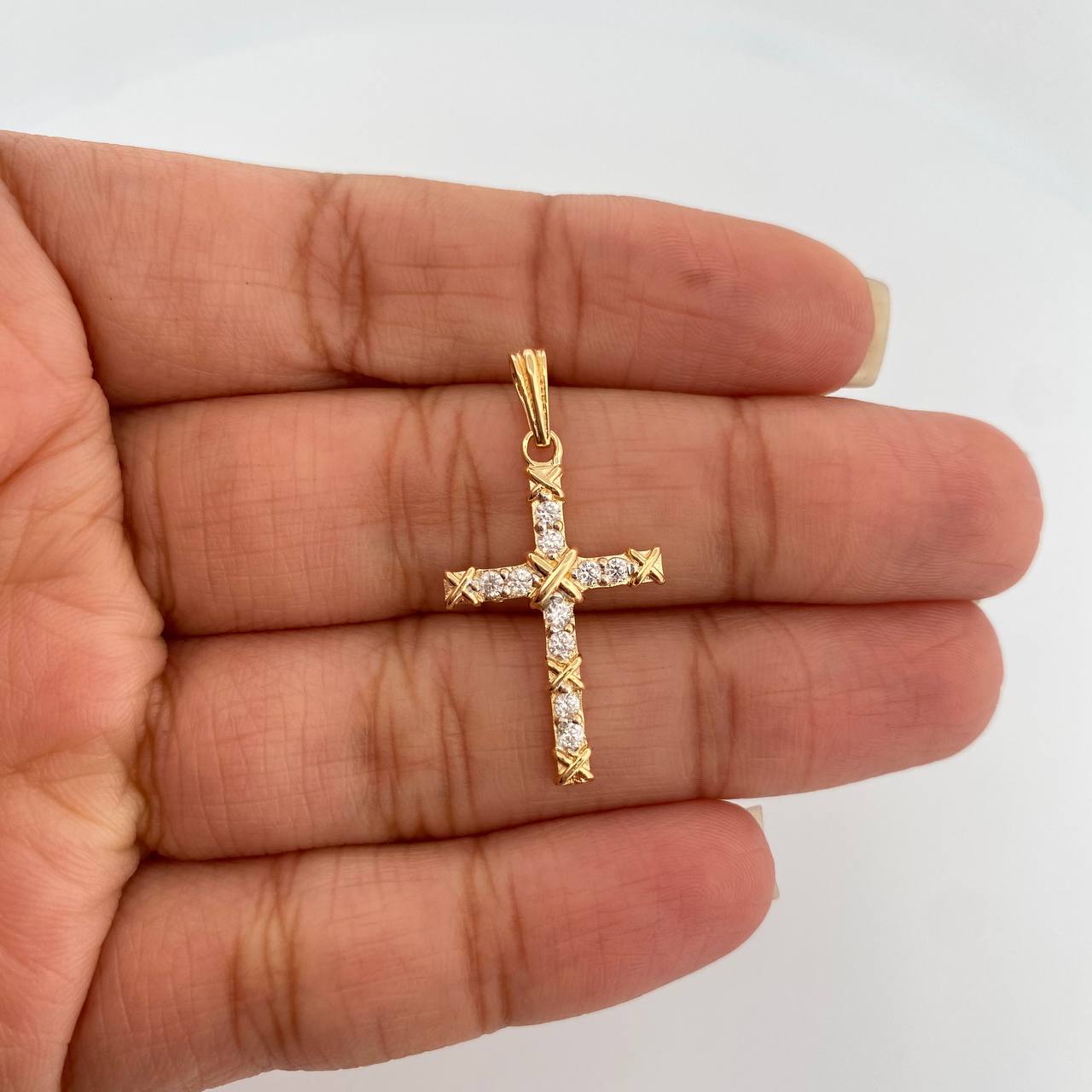 Dije Cruz  1.8gr / 1 1/4 in / Oro Amarillo 18K %