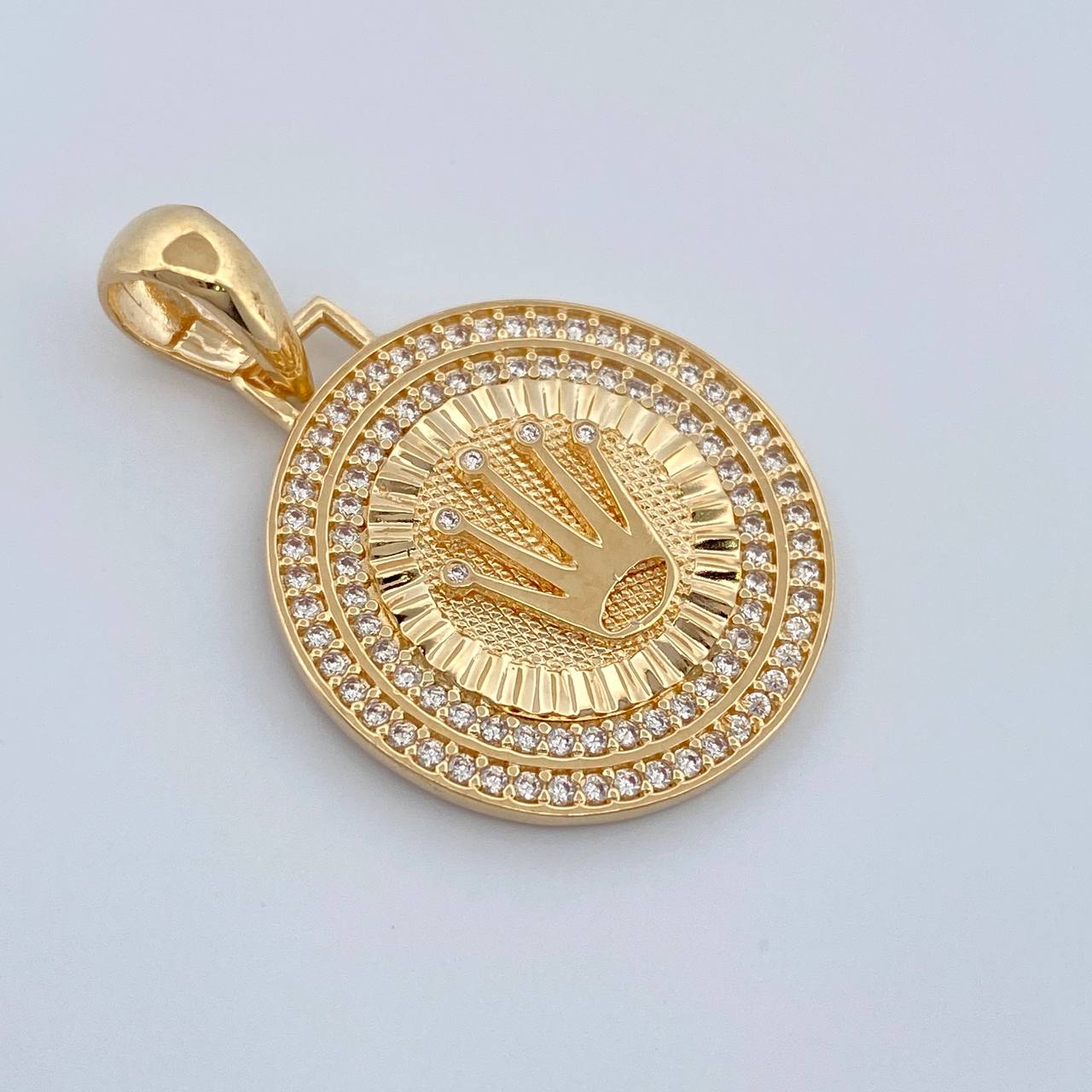 Dije Corona 4.3gr / 1 1/4 in / Oro Amarillo 18K %