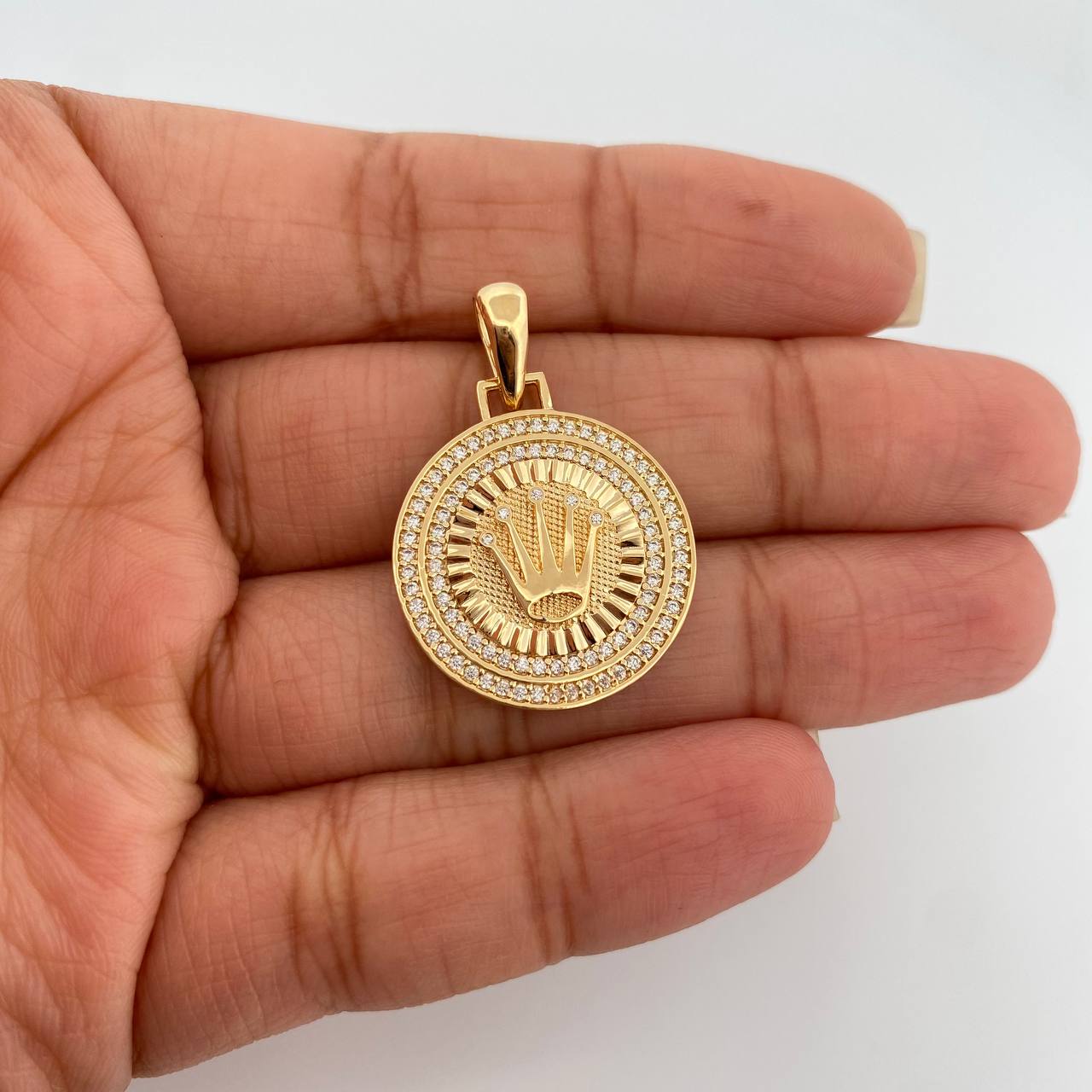 Dije Corona 4.3gr / 1 1/4 in / Oro Amarillo 18K %