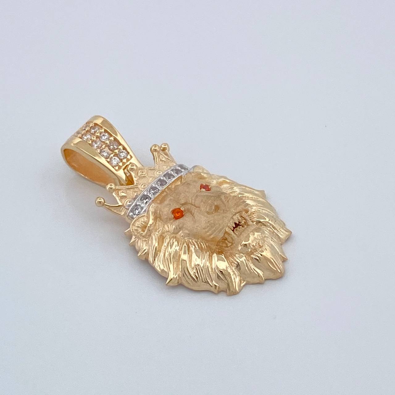 Pendant Lion 3.65gr / 1 in / Two-tone Yellow White 18K Gold %