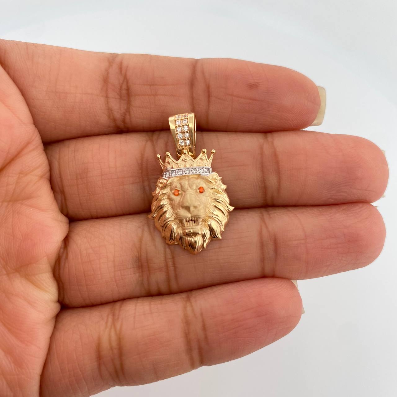 Pendant Lion 3.65gr / 1 in / Two-tone Yellow White 18K Gold %