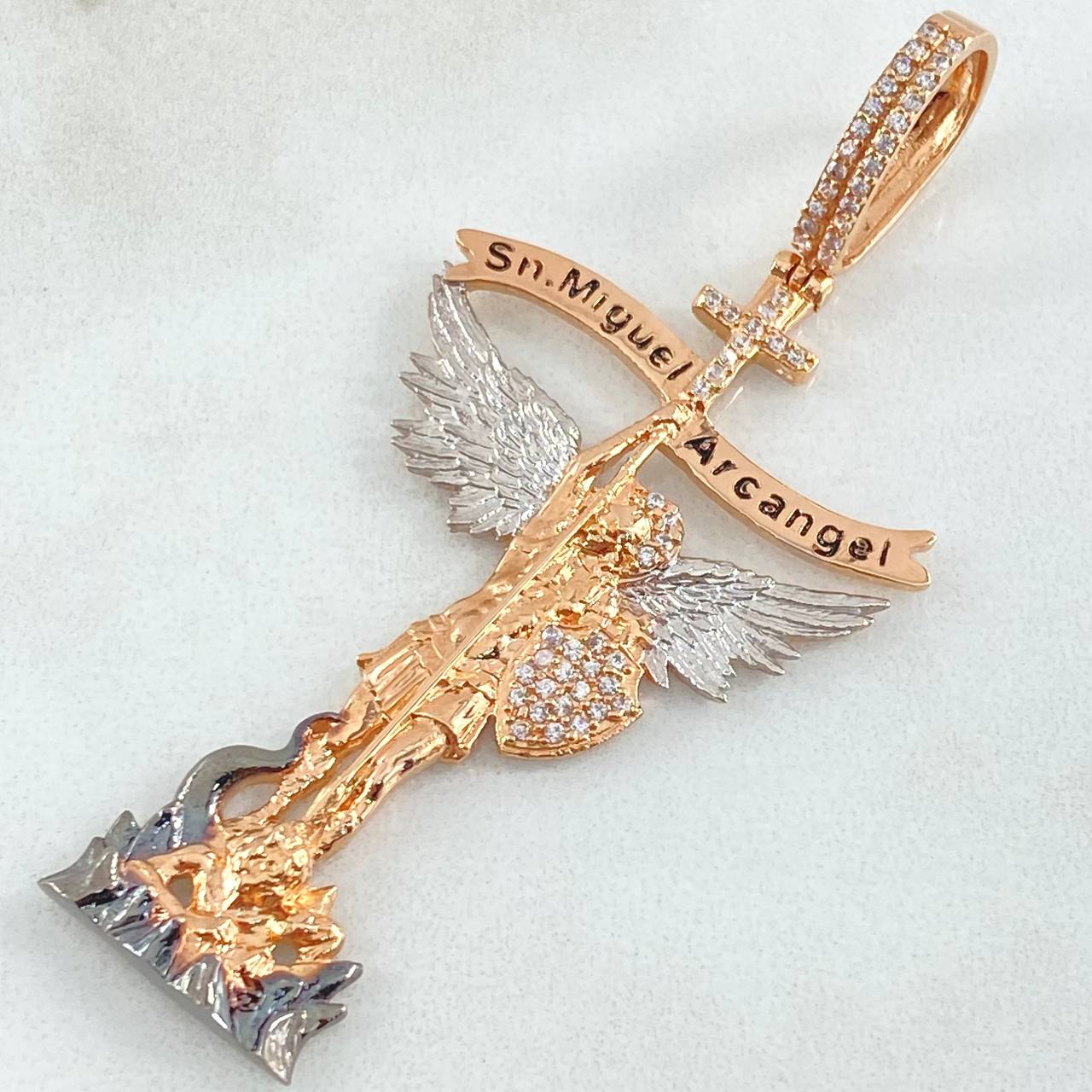 Dije San Miguel Arcangel 7.7gr / 6cm / Oro 18K *