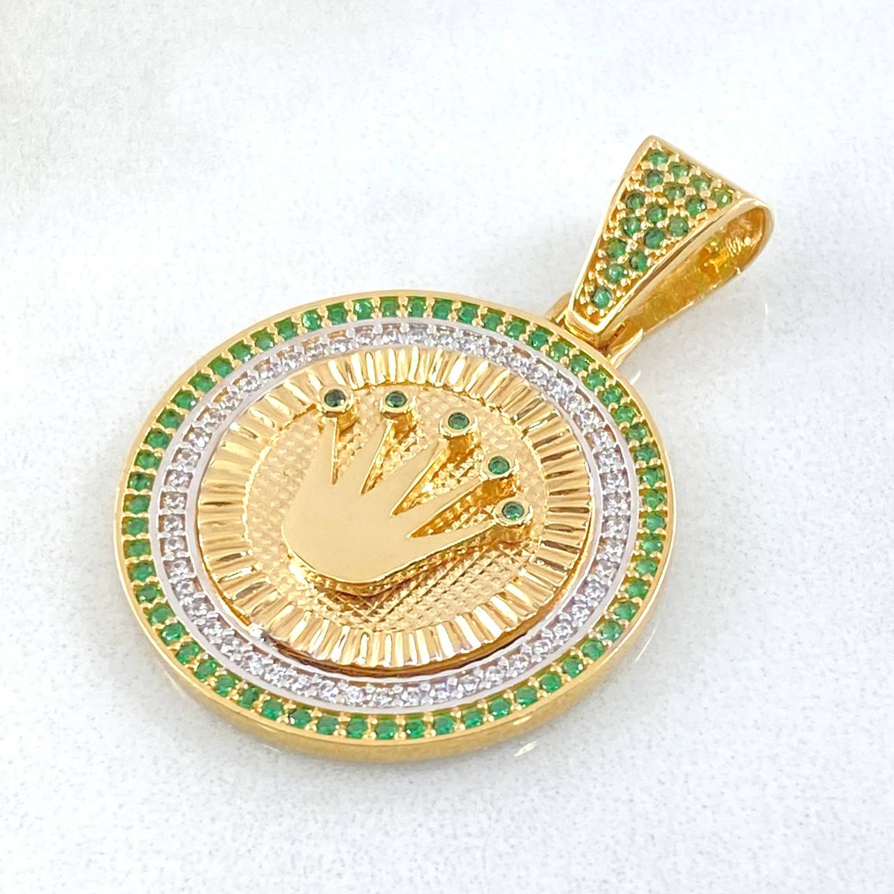 Pendant Crown Medal 7gr / 2.3cm / 0.9in / 18K Gold *