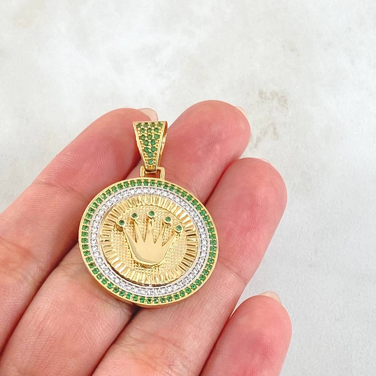 Pendant Crown Medal 7gr / 2.3cm / 0.9in / 18K Gold *