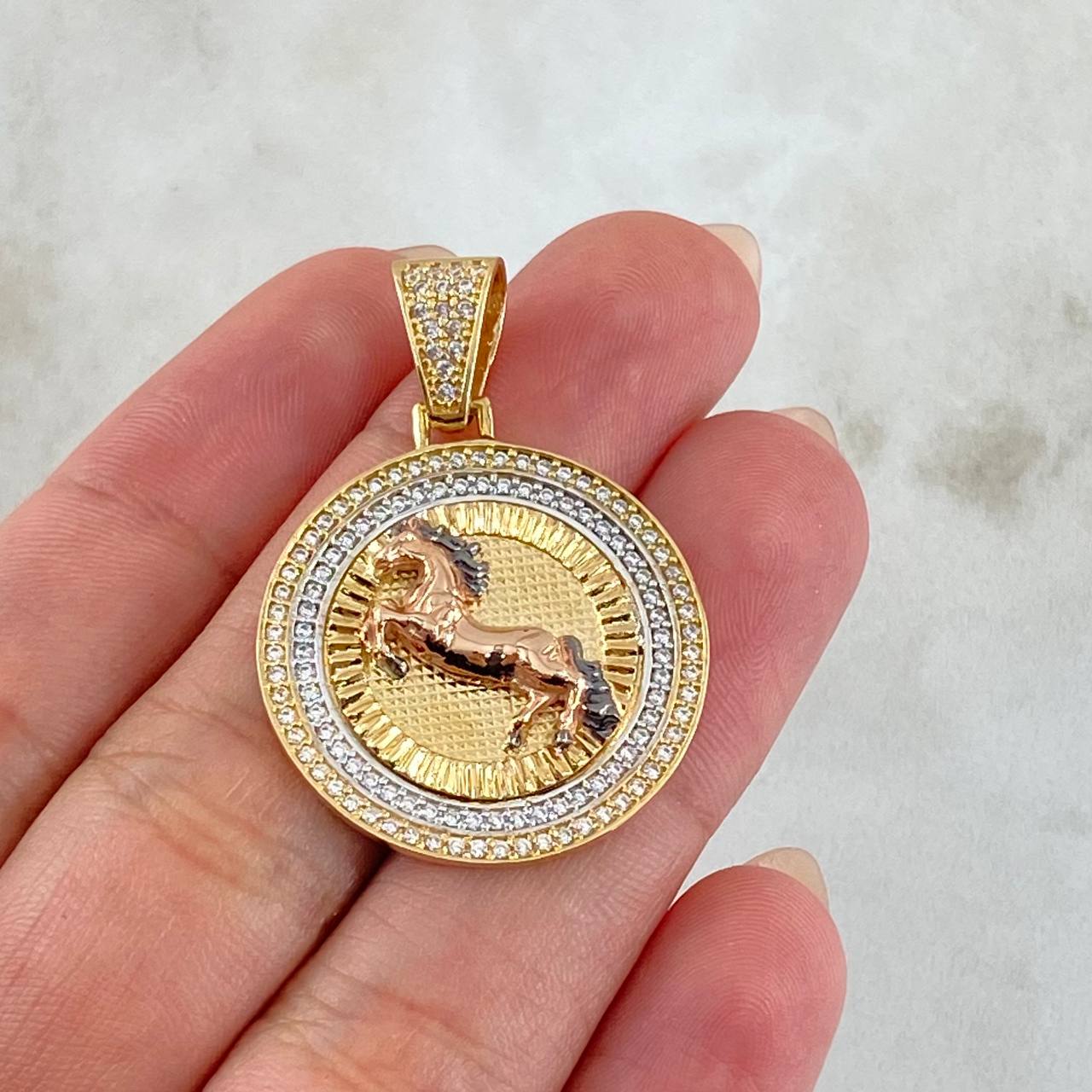 Dije Medalla Caballlo Diamantada 7.1gr / 3.5cm / Oro 18K *