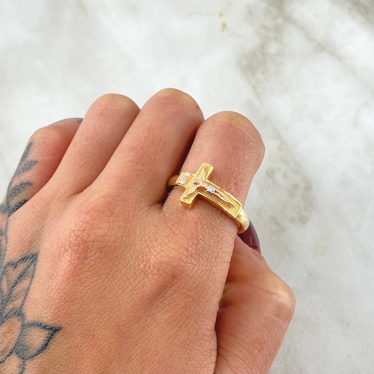 Crucifix Ring Punctuated 4.6gr / Size 9 3/4 / 18K Gold *