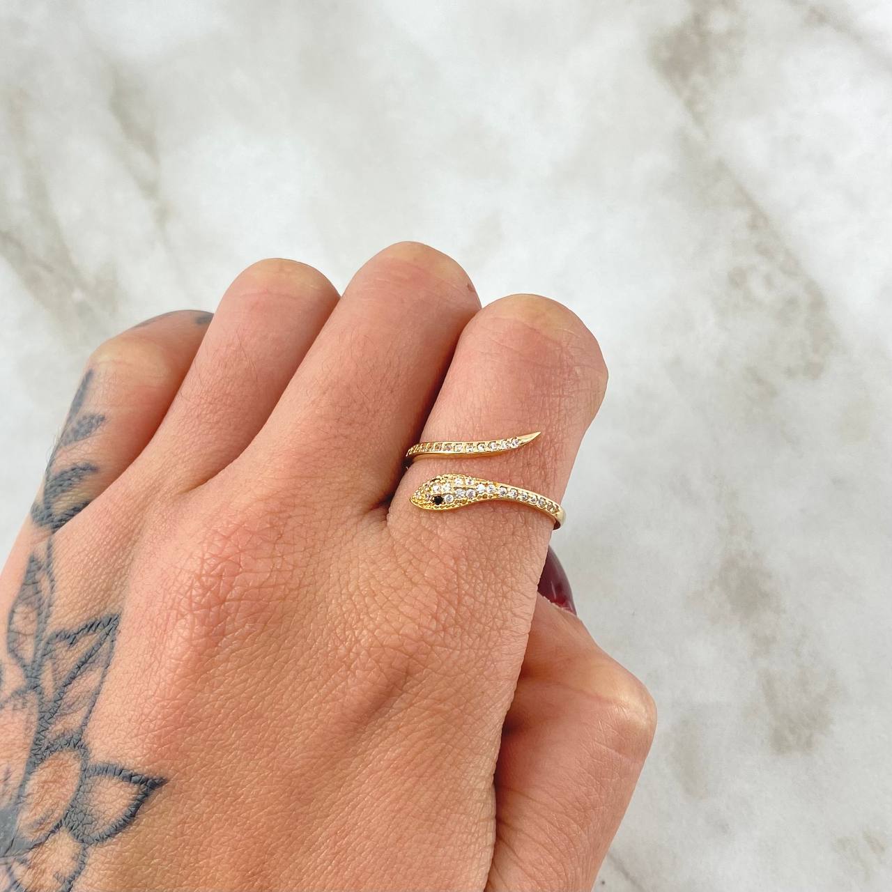 Snake Ring 2.1gr / Size 7 1/4 / 18K Gold *