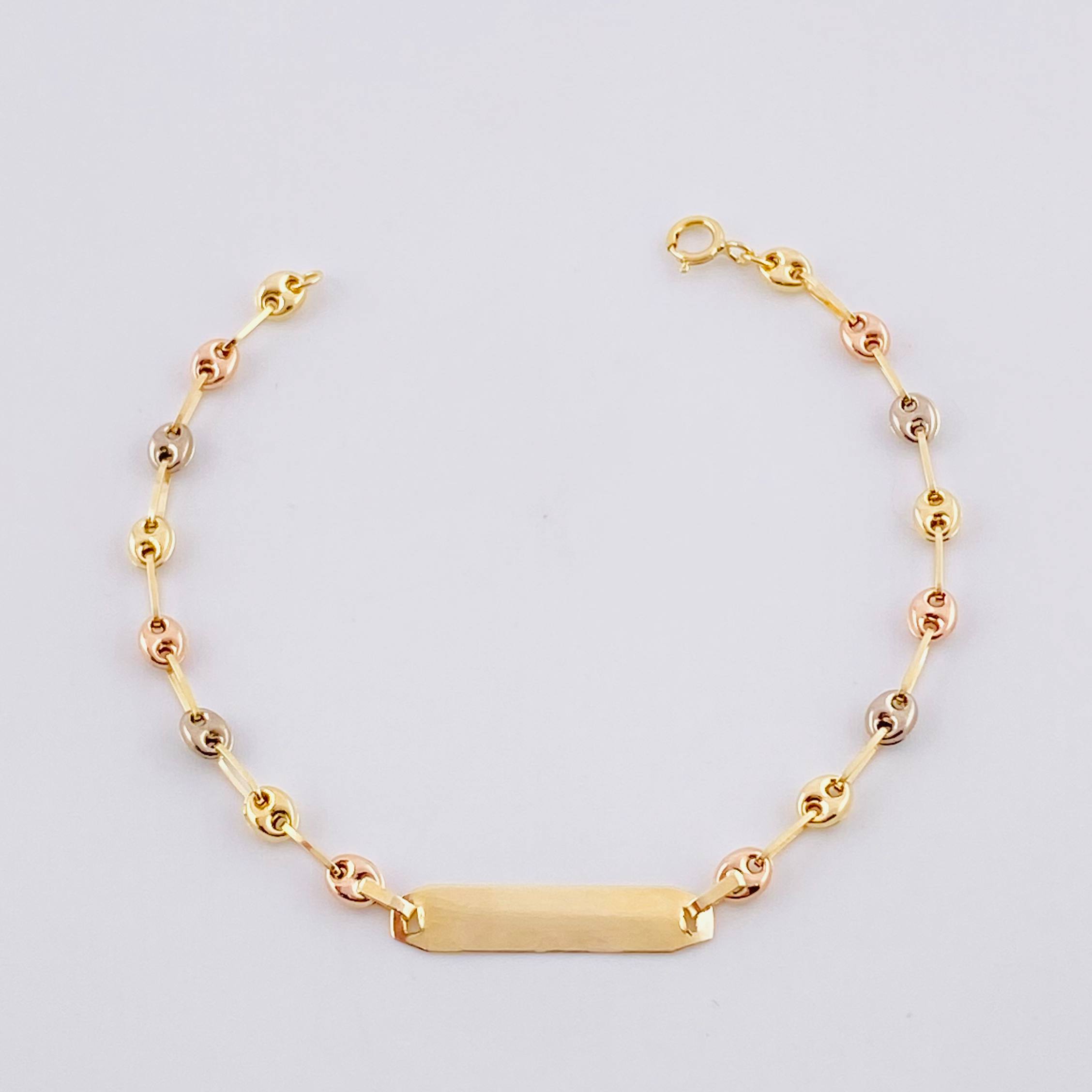 Pulso Bebé GC Placa Rectangular Ovalada 1.5g / 6 in / 3.3mm Tres Oros 18K