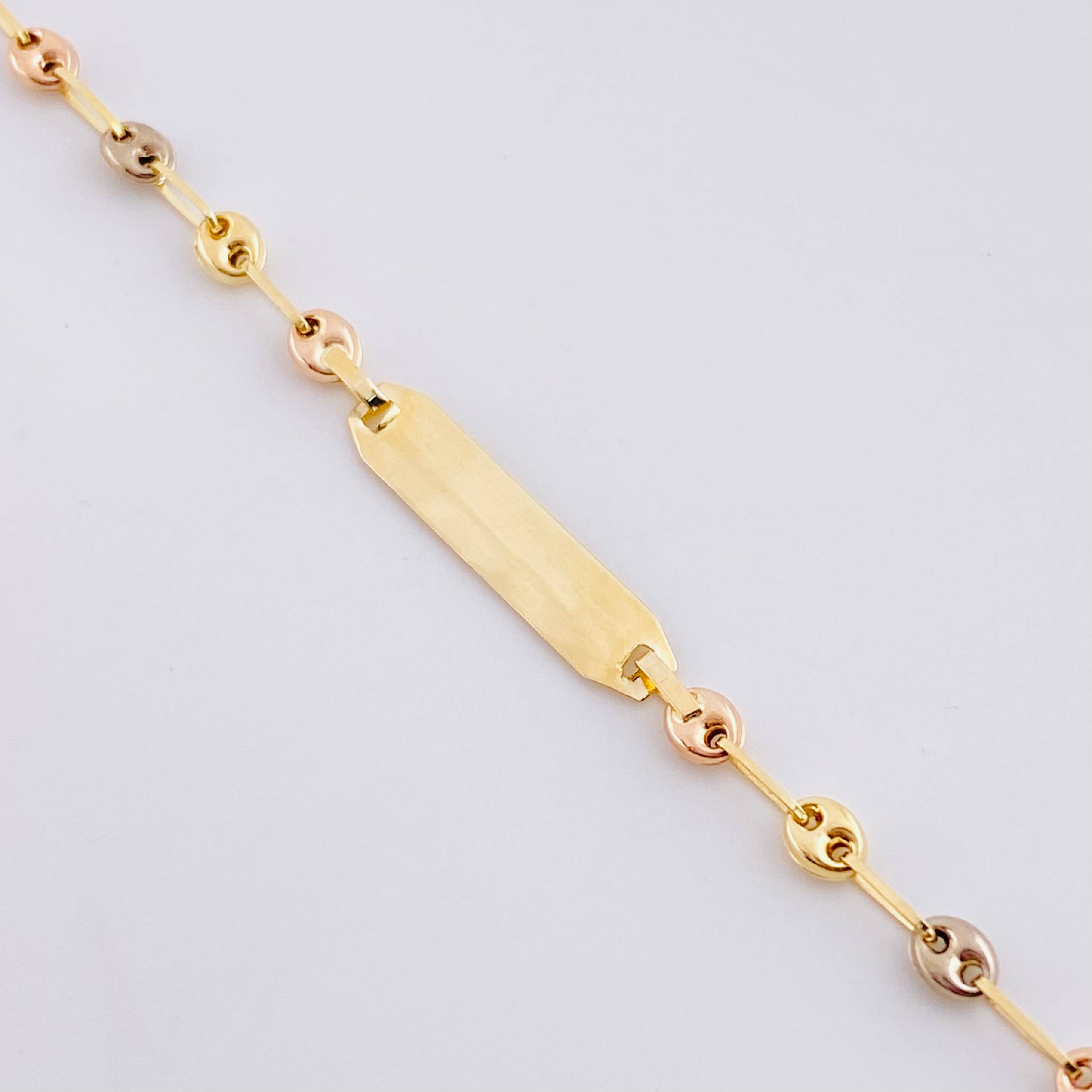 Pulso Bebé GC Placa Rectangular Ovalada 1.5g / 6 in / 3.3mm Tres Oros 18K