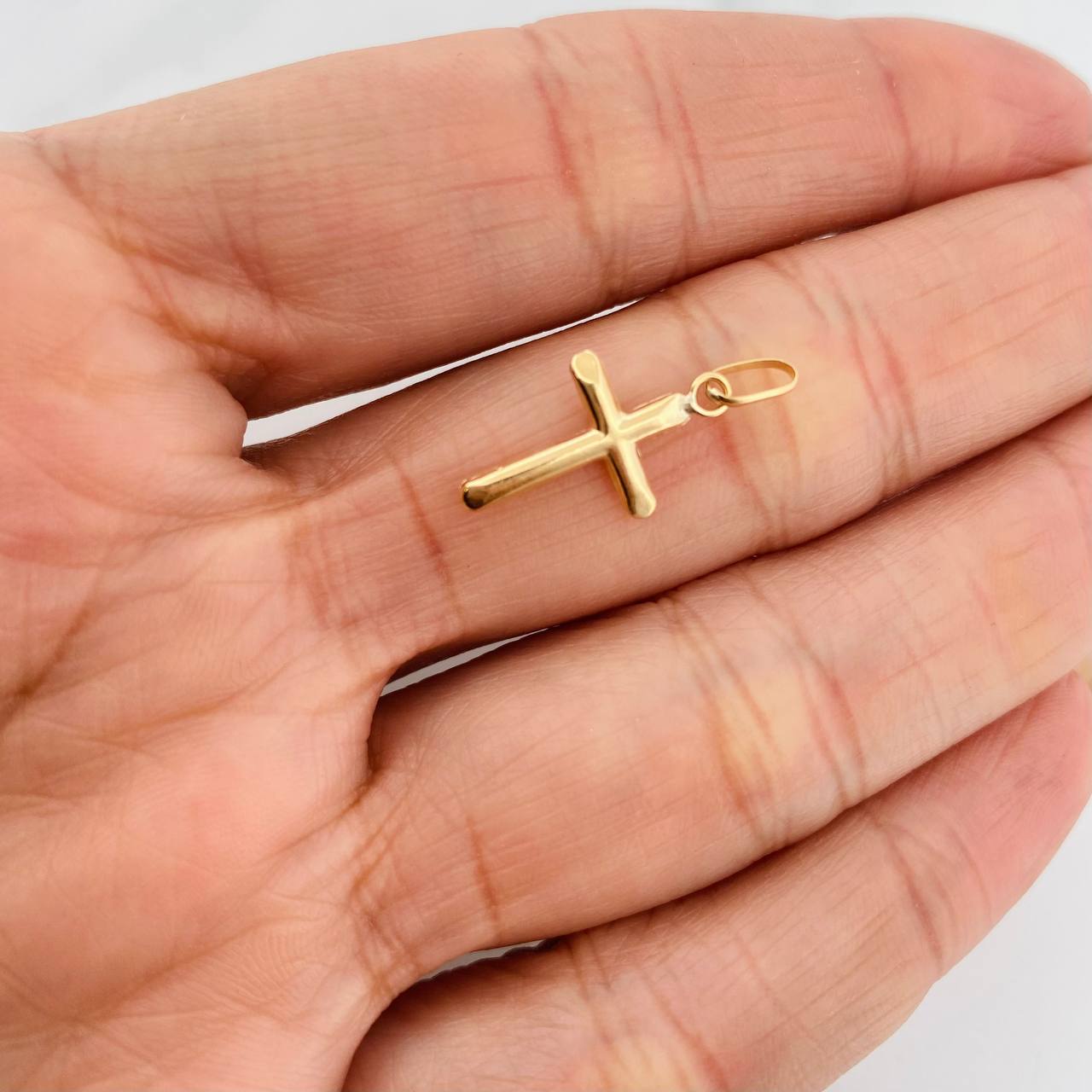 Dije Cruz 0.3g / 3/4 in Oro Amarillo 18K