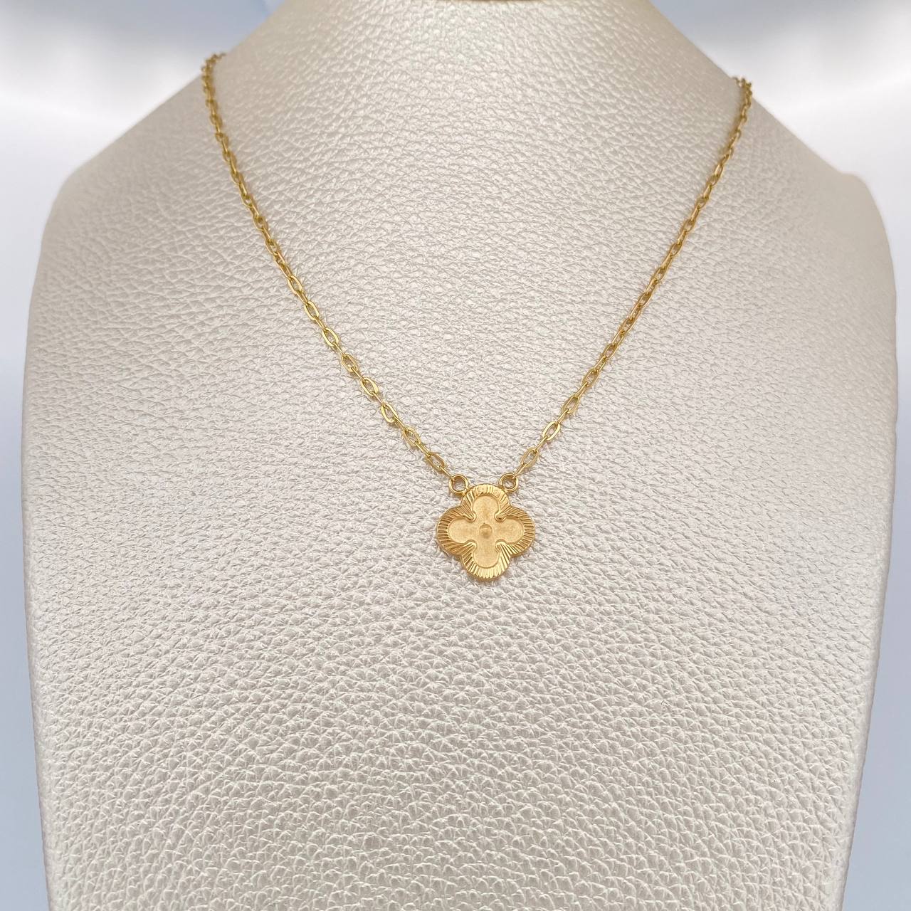 Cadena Trebol Cajon 3.05gr / 17 1/2 in / 1.27mm Oro Amarillo 18K %