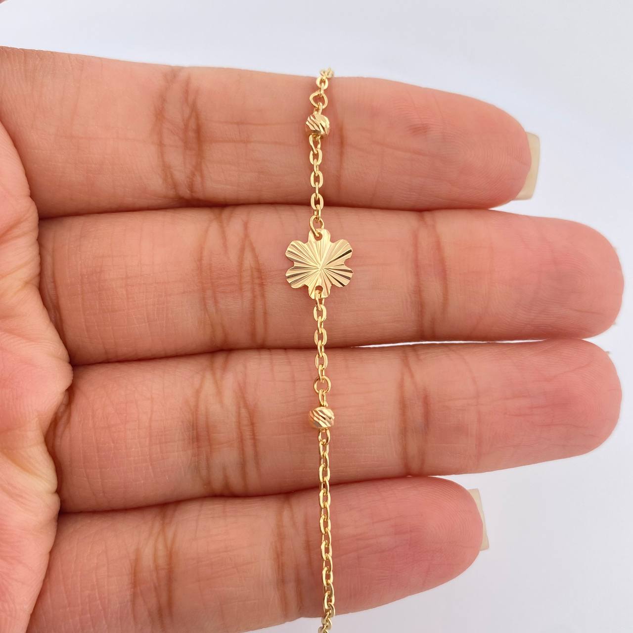 Pulso Flores Diamantadas 1.8gr / 7 1/2 in / 3mm Oro Amarillo 18K %