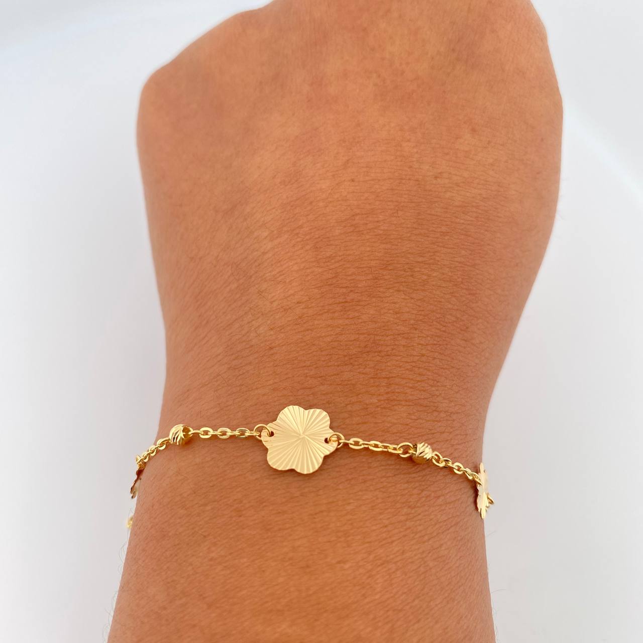 Pulso Flores Diamantadas 1.85gr / 7 1/2 in / 3mm Oro Amarillo 18K %