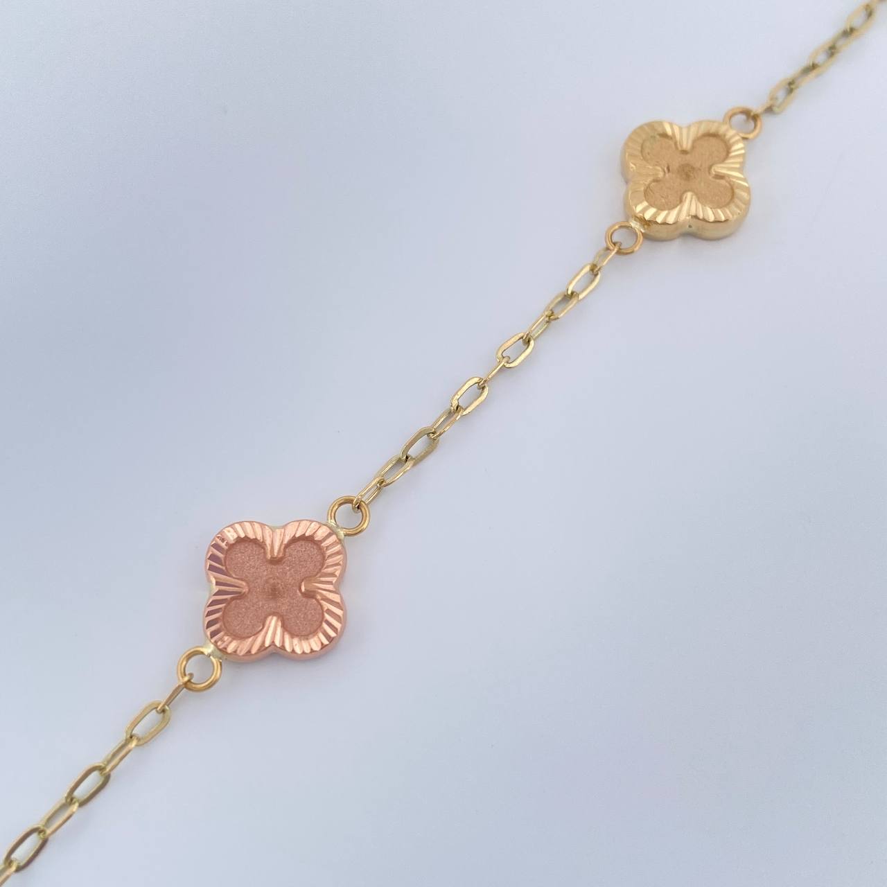 Pulso Trebol Cajon 3.05gr / 7 1/4 in / 1.7mm Tres Oros 18K %