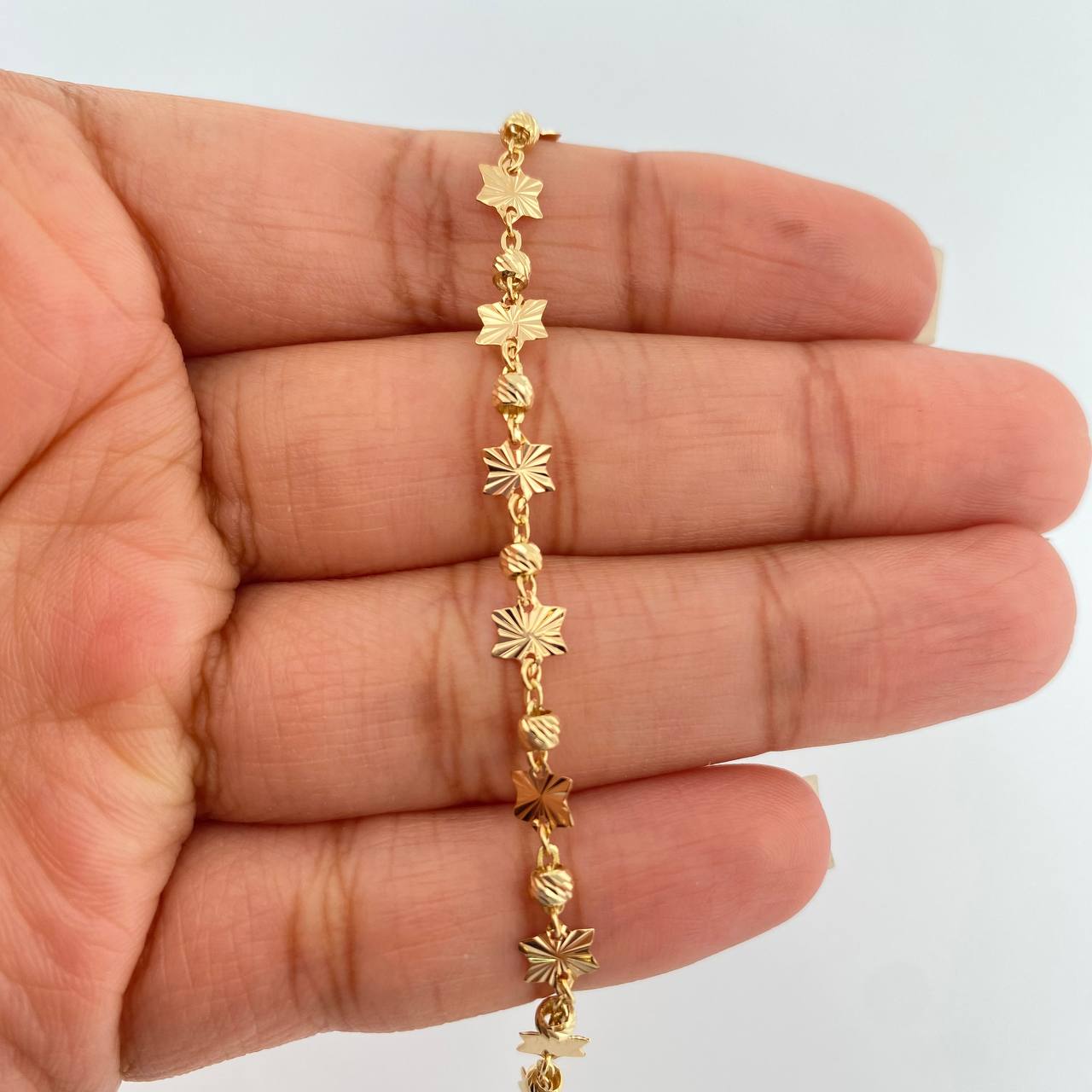 Pulso Estrellas Diamantadas 2.4gr / 7 1/2 in / 3mm Oro Amarillo 18K %