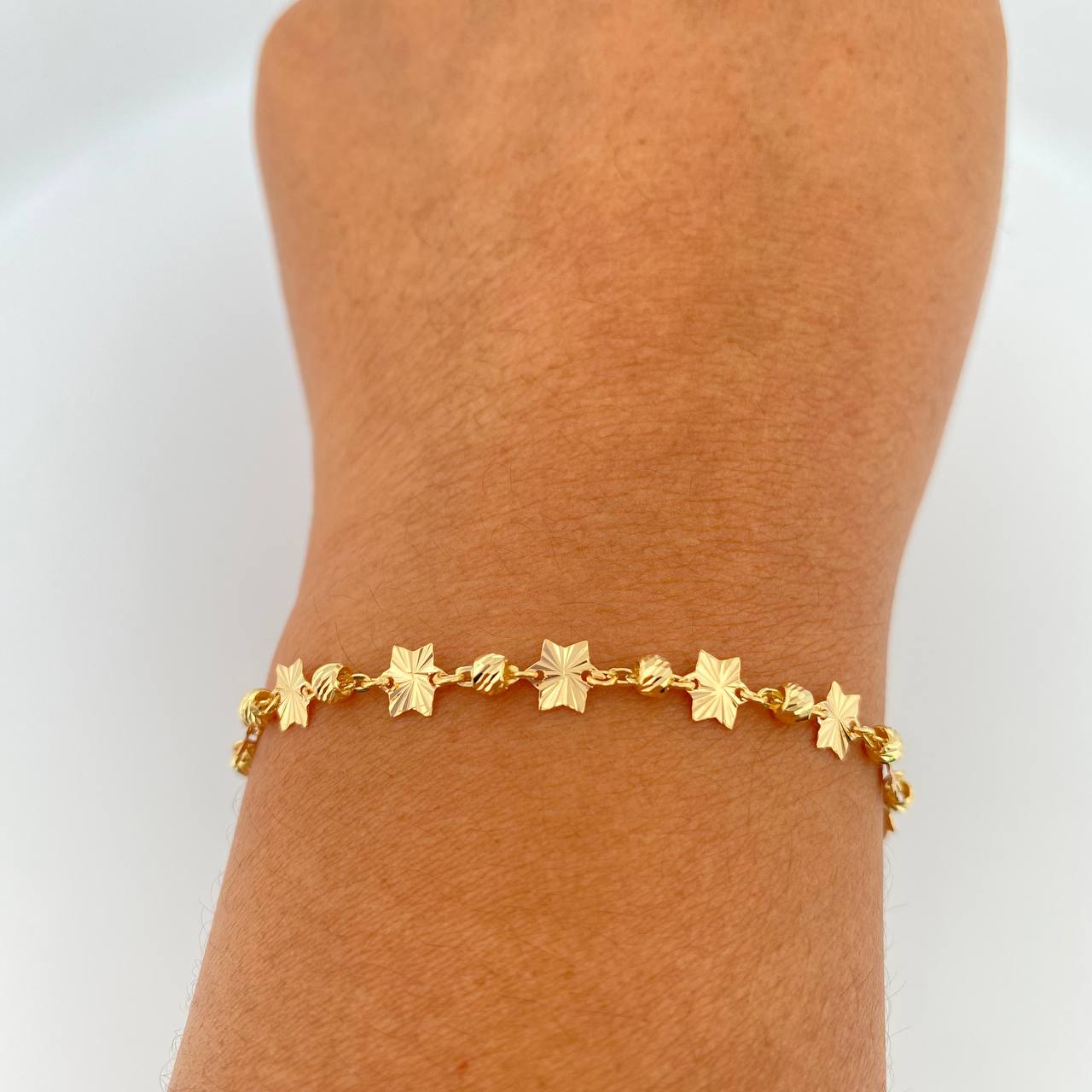 Pulso Estrellas Diamantadas 2.4gr / 7 1/2 in / 3mm Oro Amarillo 18K %