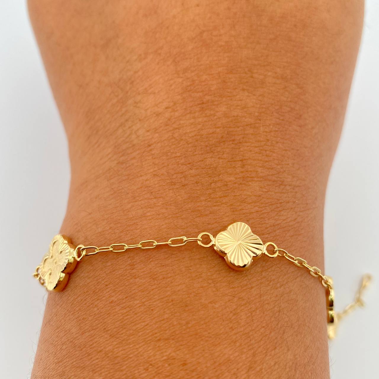 Pulso Trebol Cajon 3gr / 7 1/4 in / 1.47mm Oro Amarillo 18K %