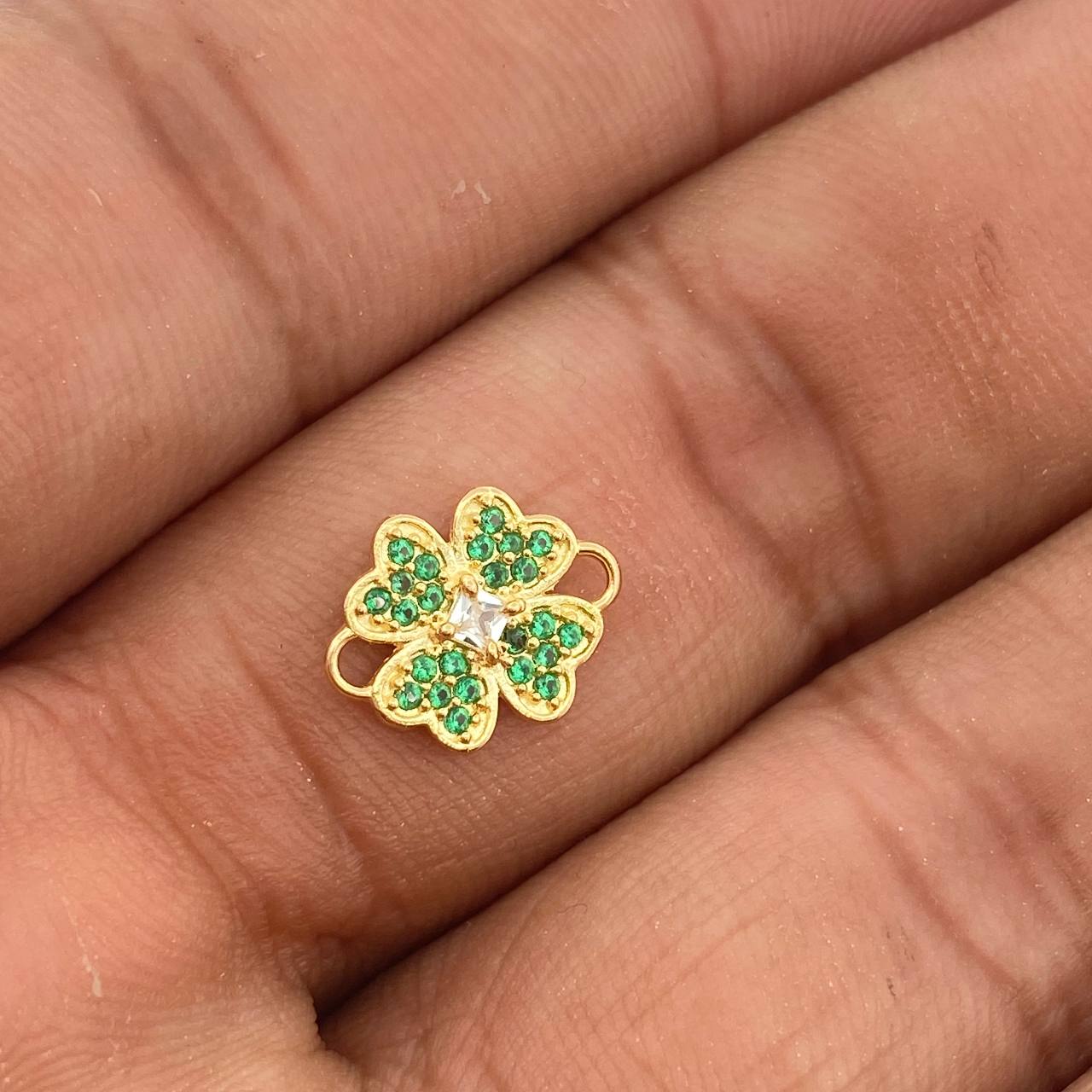 Herraje Trebol 0.8gr / 1/2 in / Oro Amarillo 18K %