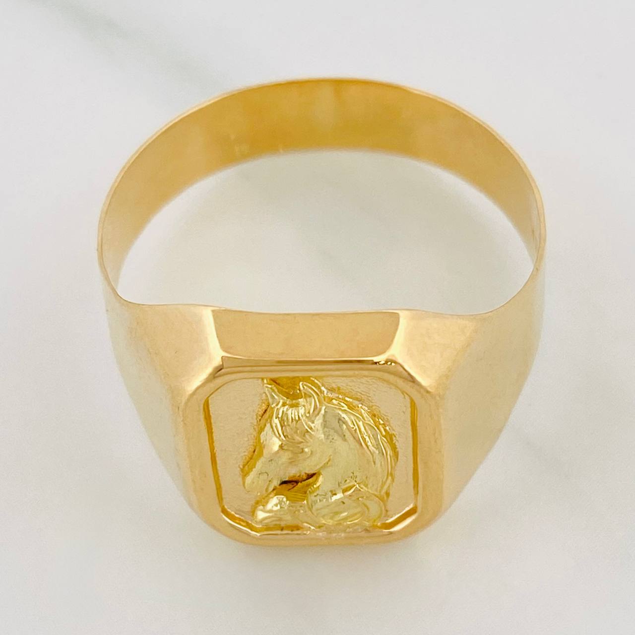 Anillo Sello Caballo 3.75gr / T11 3/4 / Oro Amarillo 18K %