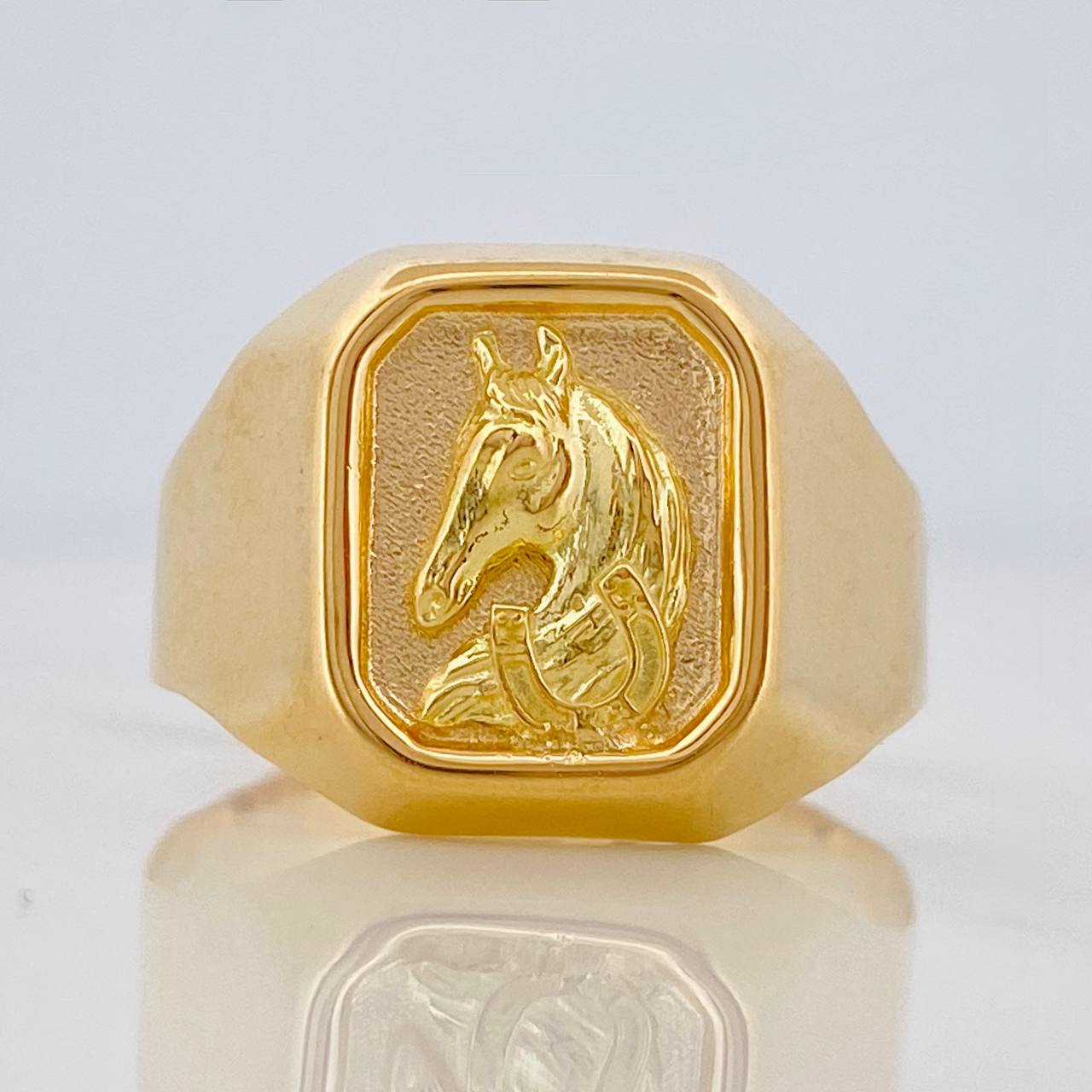 Anillo Sello Caballo 3.75gr / T11 3/4 / Oro Amarillo 18K %