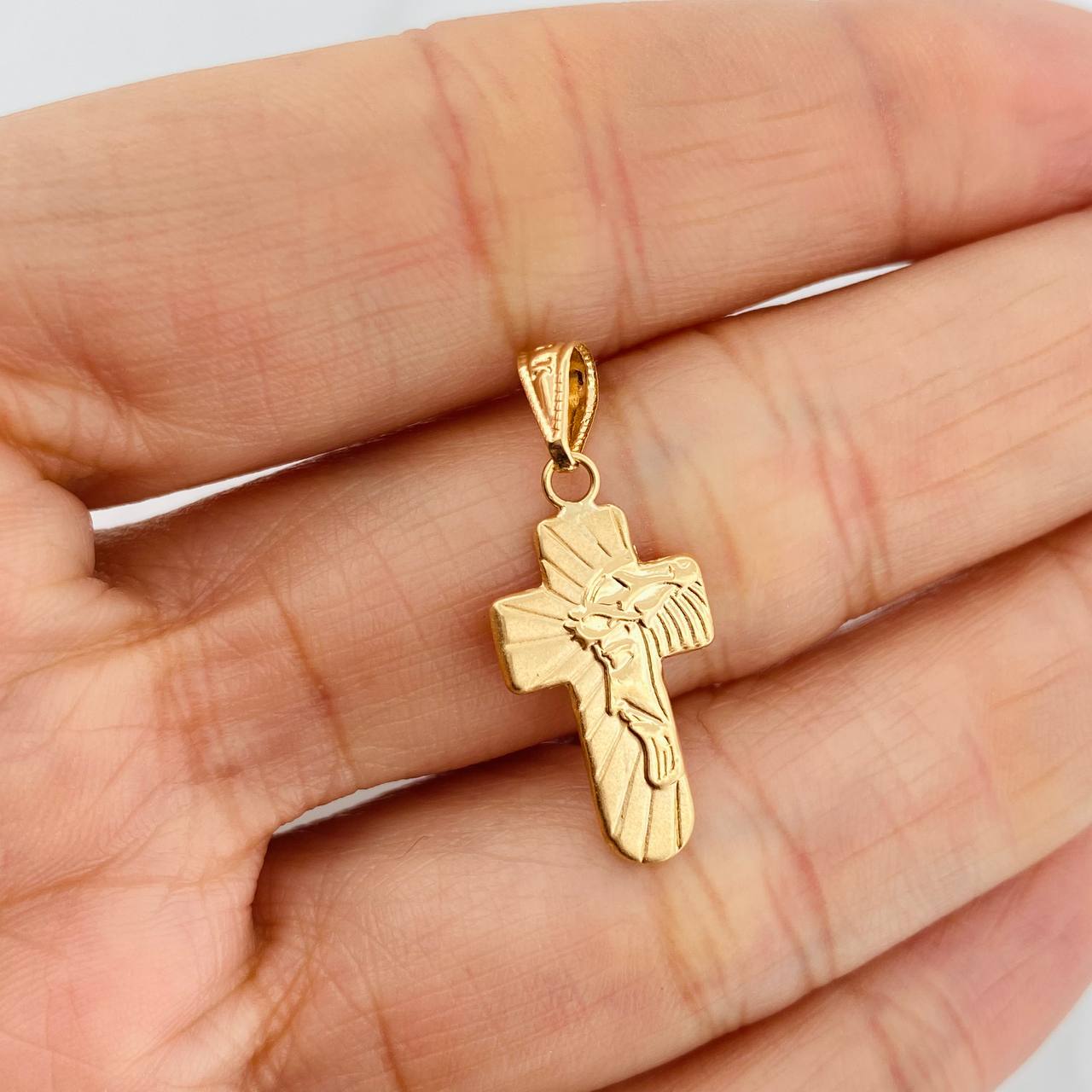 Dije Cruz Rostro Cristo 0.95gr / 1 in / Oro Amarillo 18K &