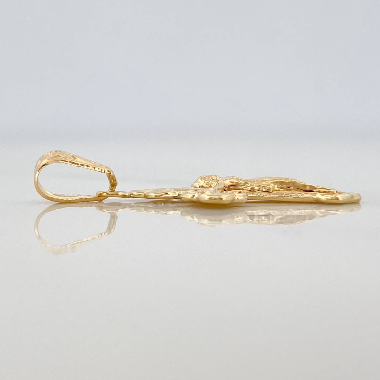 Dije Cruz Cristo 1.1gr / 1 1/4 in / Oro Amarillo 18K &