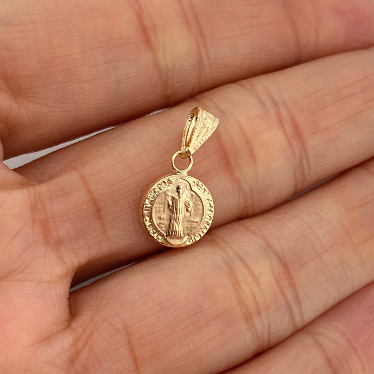 Dije San Benito 0.65gr / 2cm / Oro Amarillo 18K %