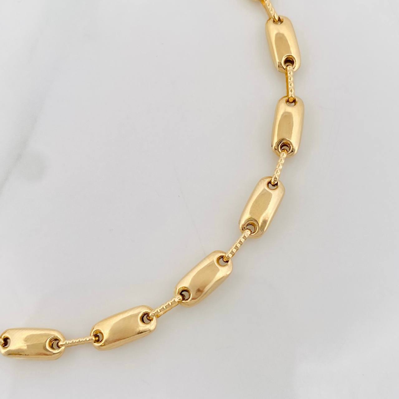 Pulso Rustico Adije 5.25g / 8 1/4 in / 4.54mm Oro Amarillo 18K
