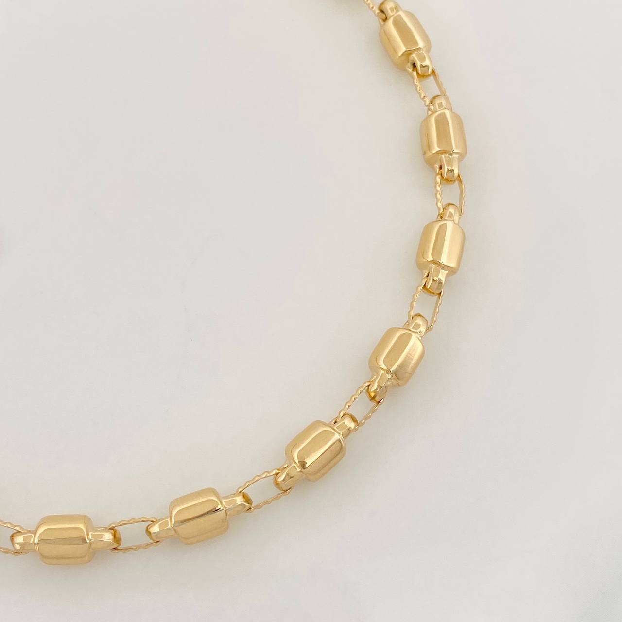 Pulso Rustico Barril 5g / 7 1/2 in / 4.69mm Oro Amarillo 18K