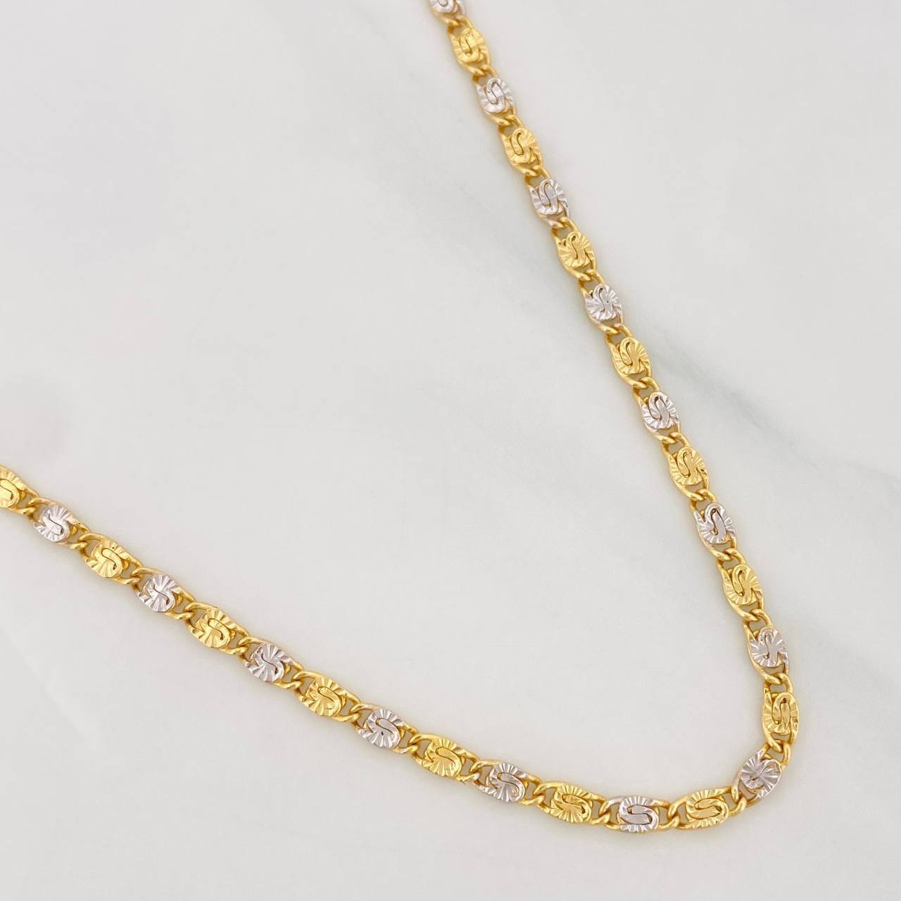 Cadena Escalera Plana 4.1g / 24 in / 2.38mm Dos Oros Amarillo Blanco 18K