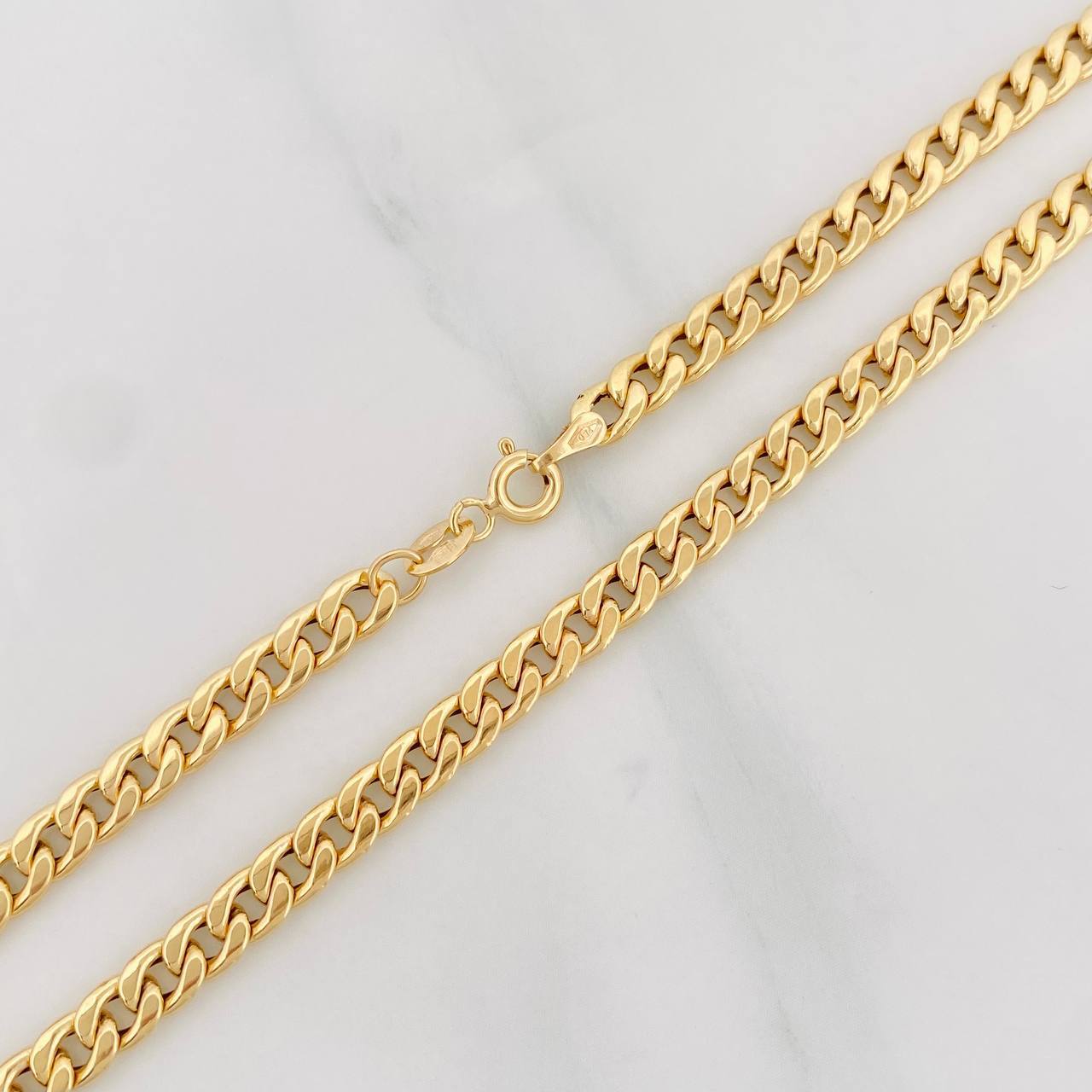 Cadena Cubana 5.65g / 28 in / 4.25mm Oro Amarillo 18K