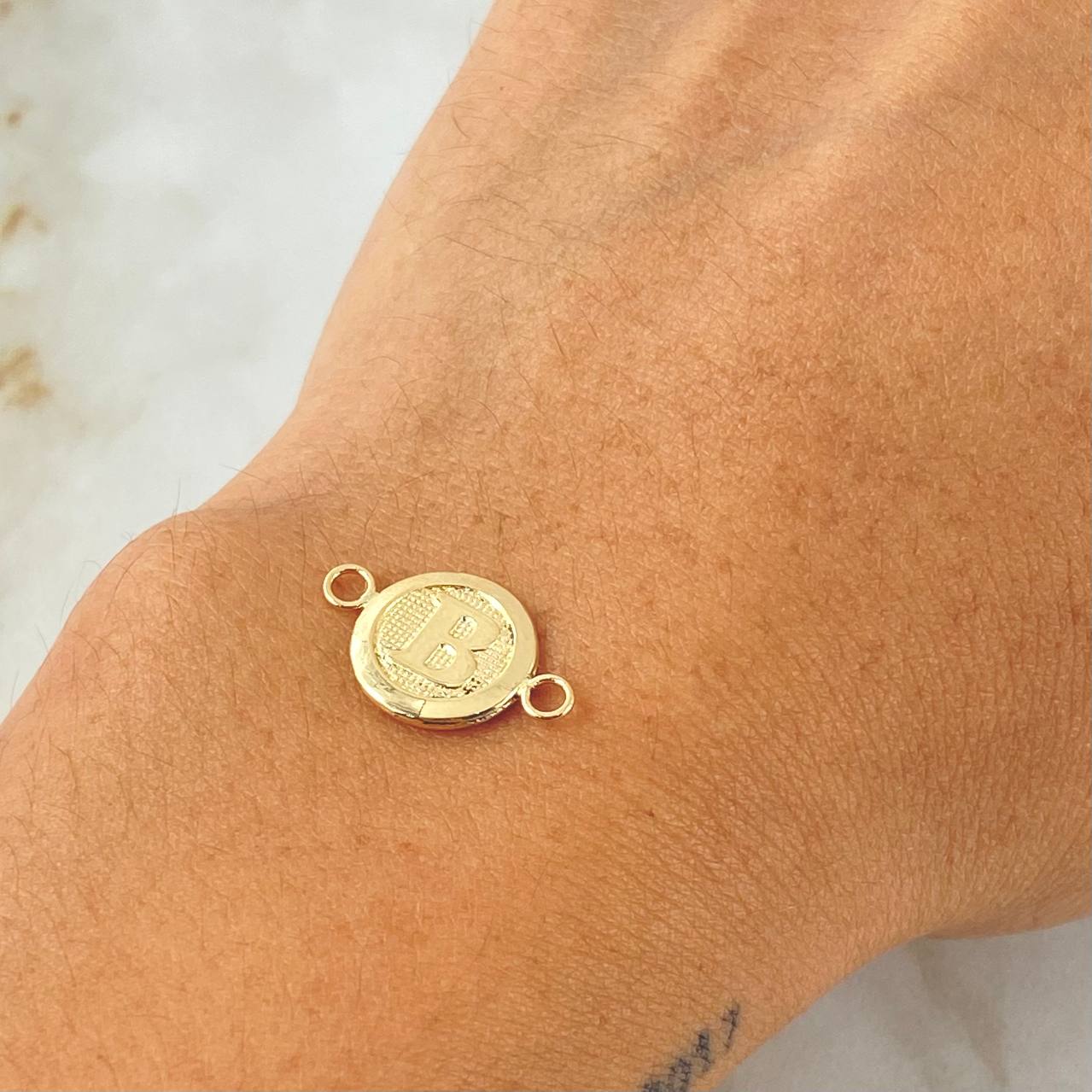 Charm Letter B 0.6gr / 0.7in 18K Gold ©