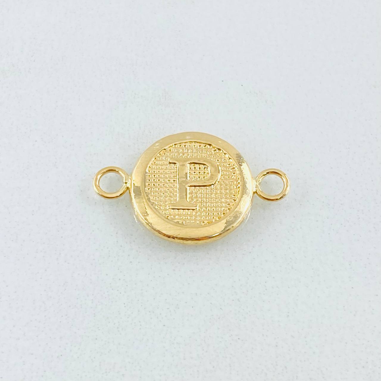 Charm Letter P 0.6gr / 0.7in / 18K Gold ©
