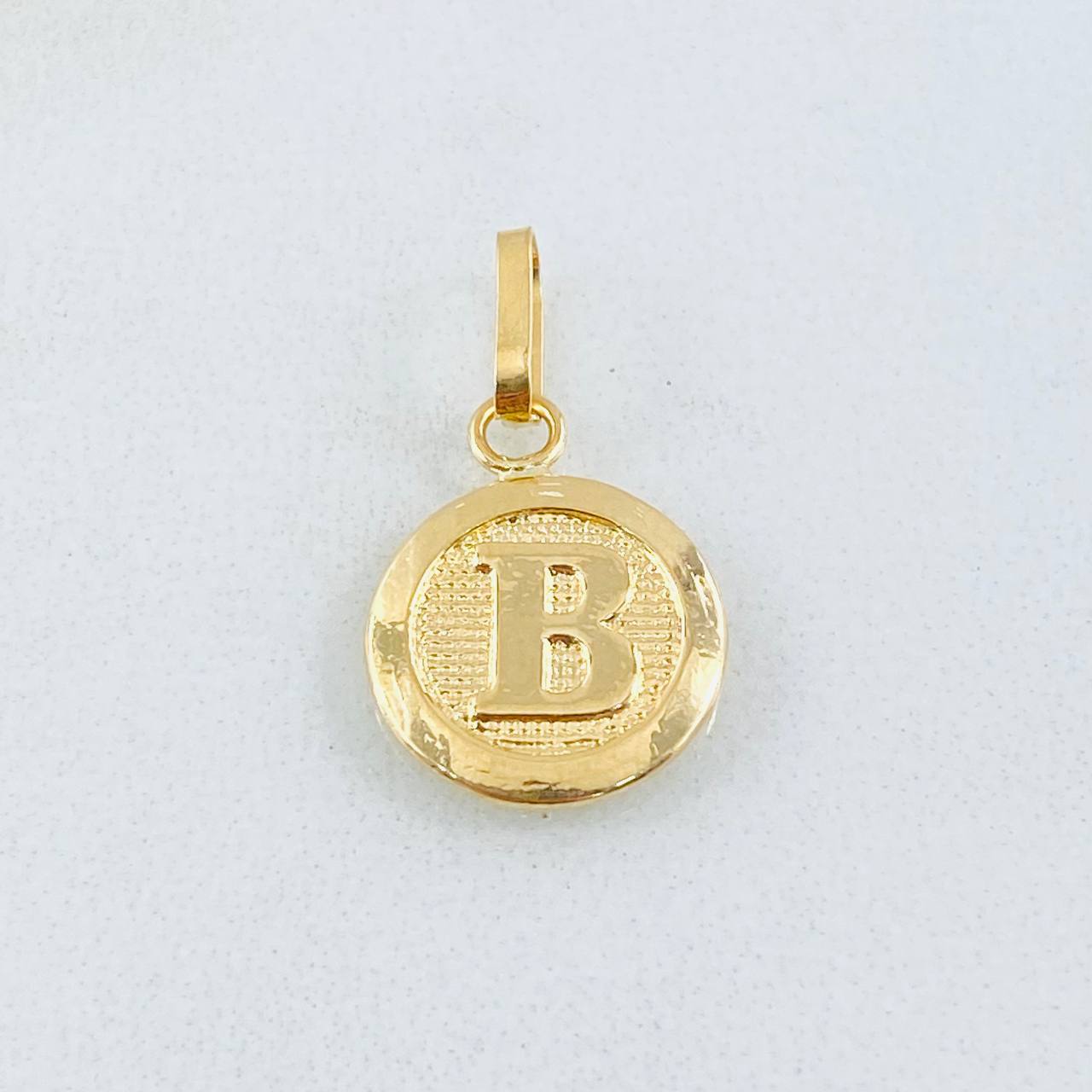 Dije Circulo Letra B 0.4 g / 3/4 in Oro Amarillo 18K