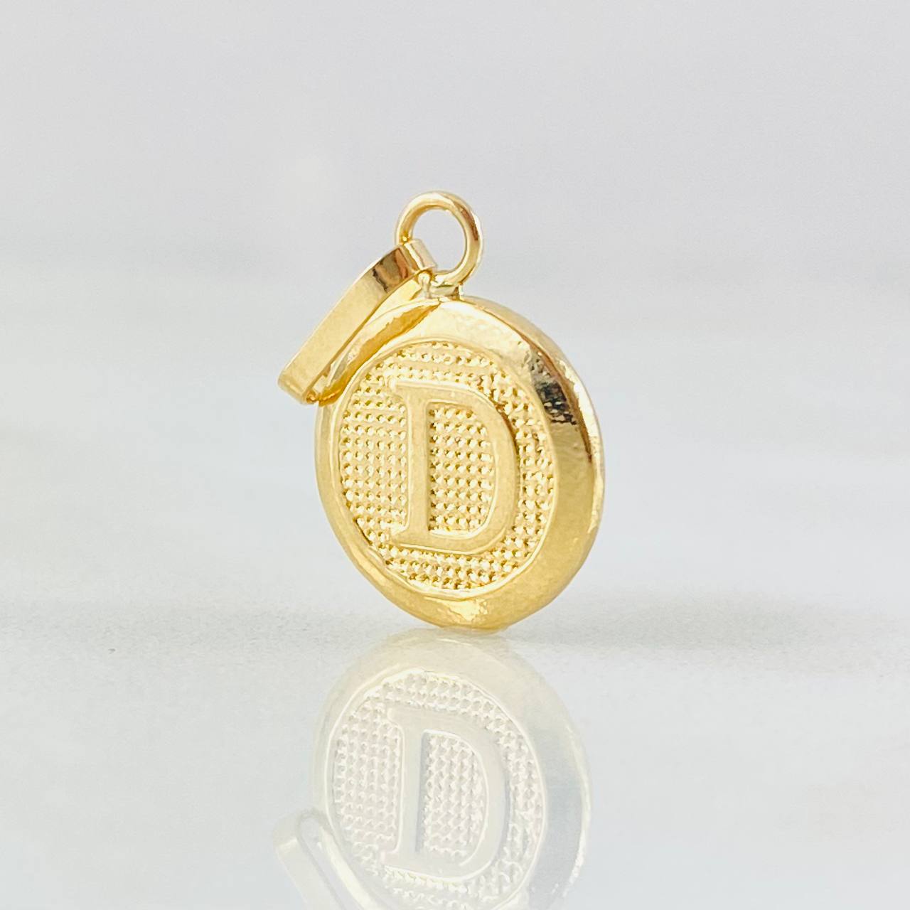 Pendant Letter D 0.65gr / 2cm / 18K Yellow Gold ©