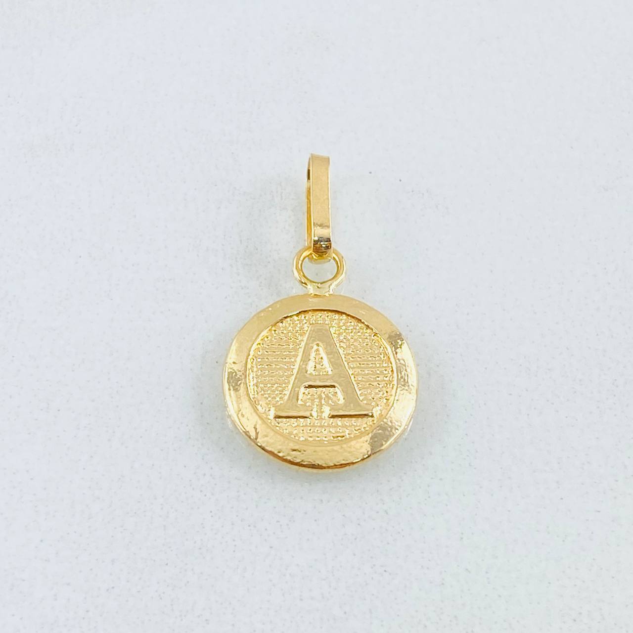 Dije Letra A 0.65gr / 2cm / Oro Amarillo 18K ©