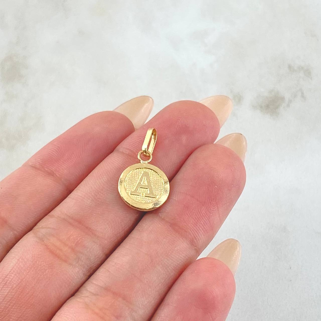 Dije Letra A 0.65gr / 2cm / Oro Amarillo 18K ©