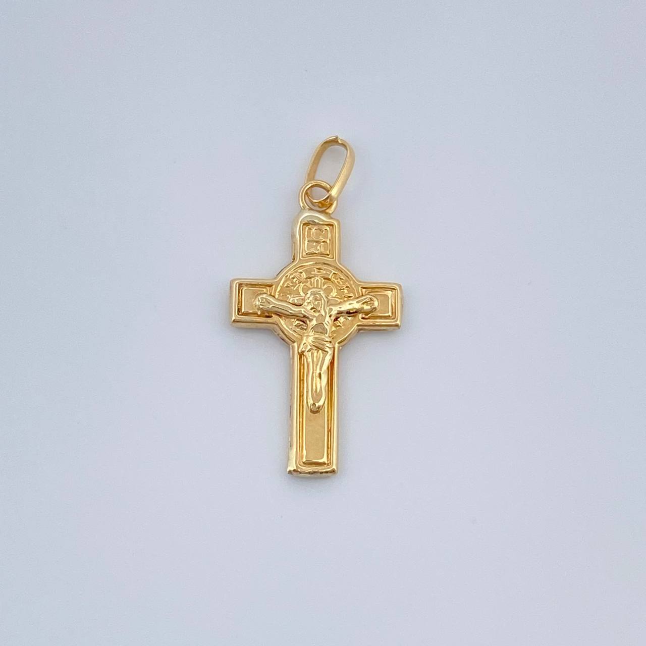 Dije Cruz Cristo 0.65gr / 1 in / Oro Amarillo 18K %