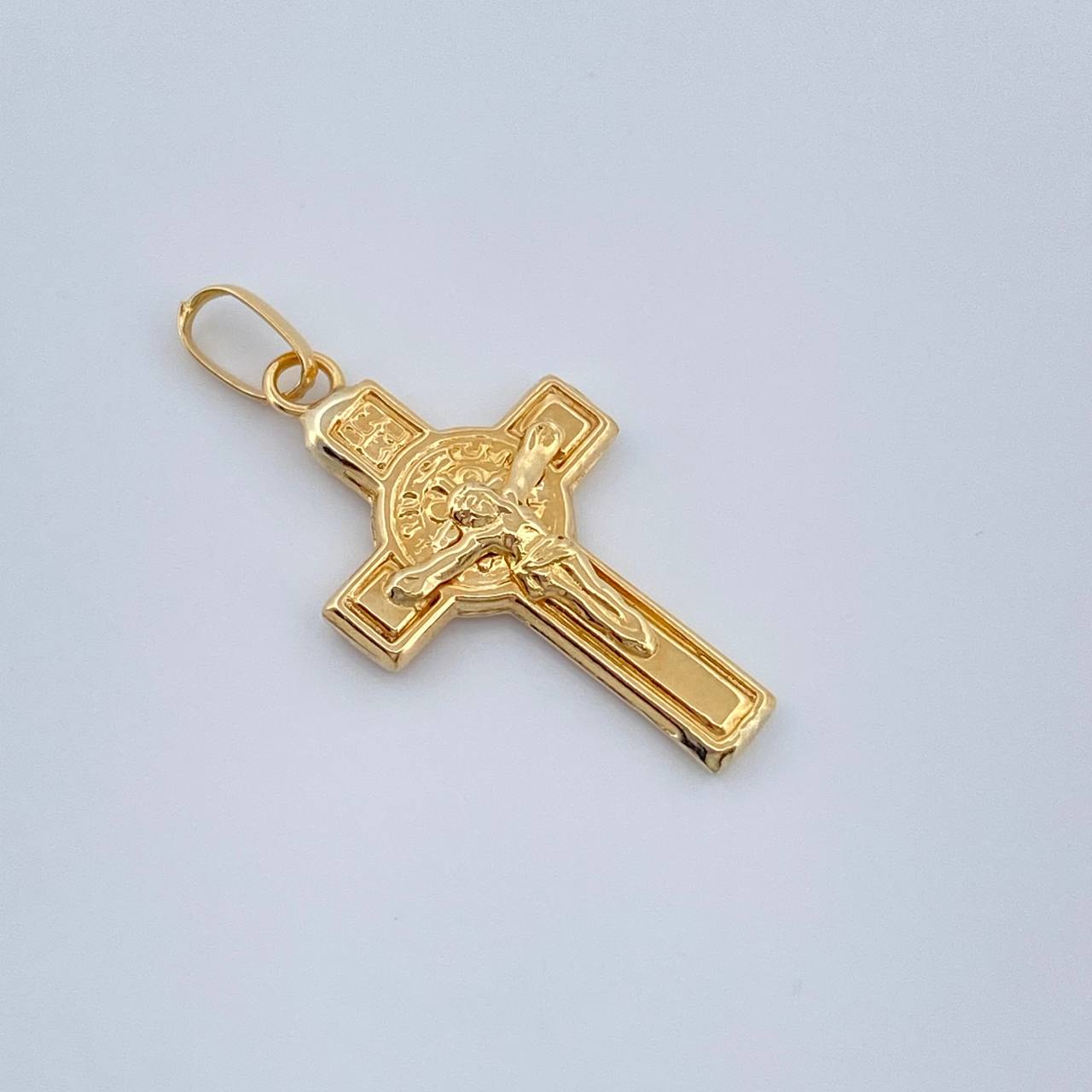 Dije Cruz Cristo 0.65gr / 1 in / Oro Amarillo 18K %