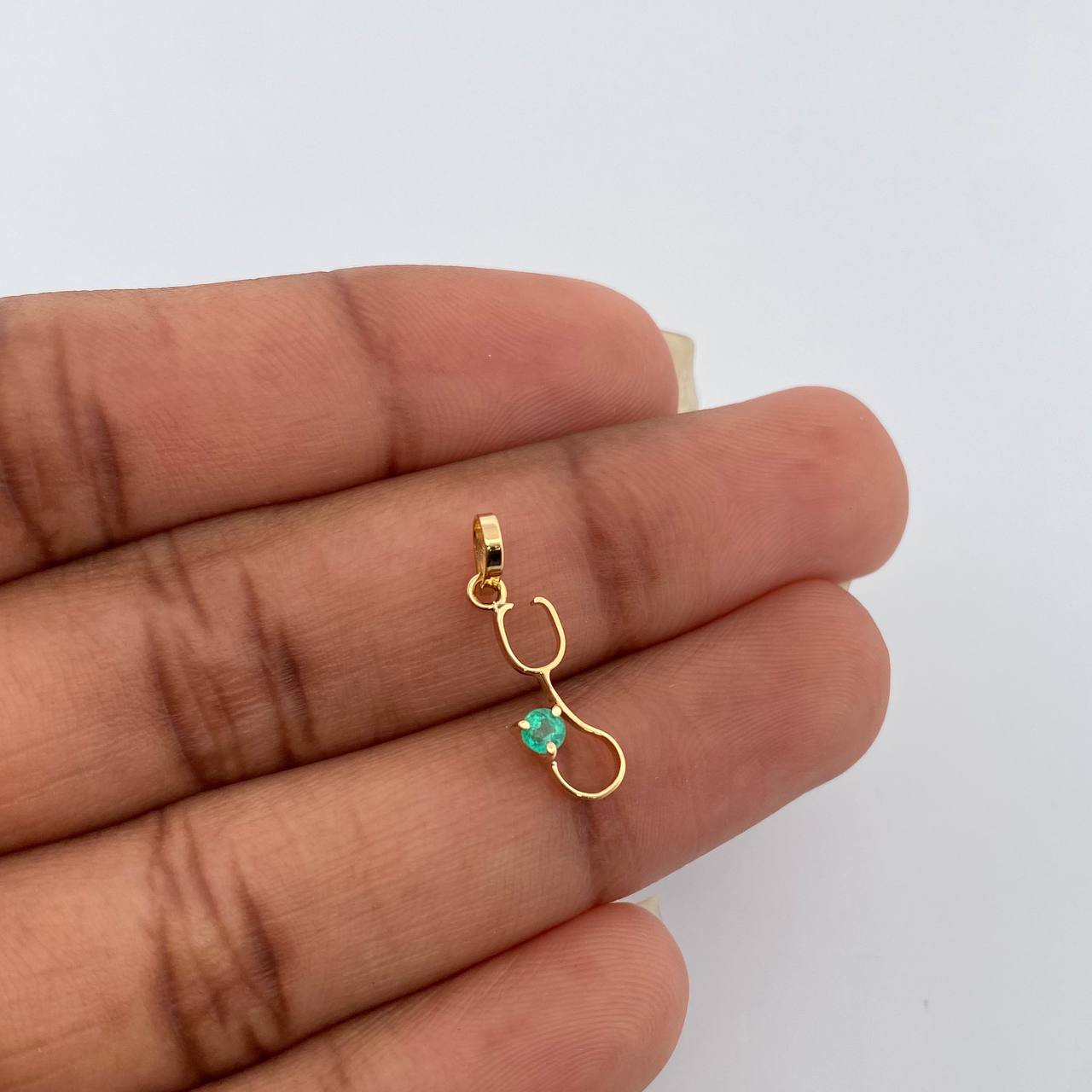 Dije Fonendoscopio Figura Esmeralda 0.35gr / 3/4 in / Oro Amarillo 18K %