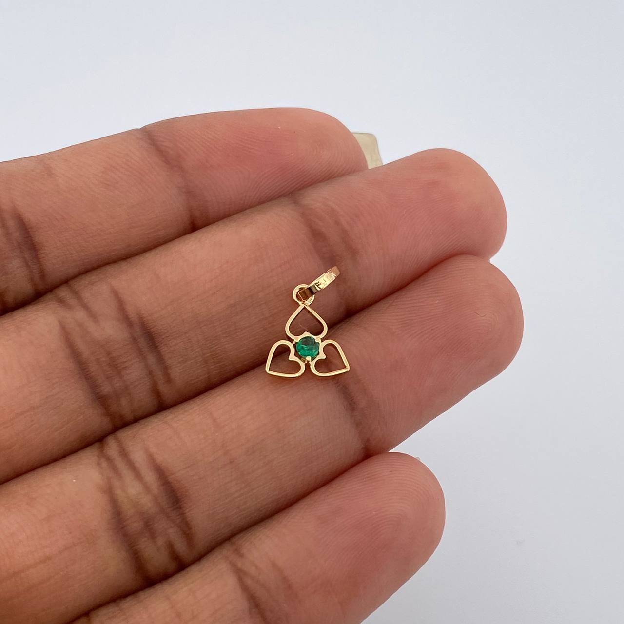 Dije Corazon Treboles Esmeralda 0.45gr / 1/2 in / Oro Amarillo 18K %