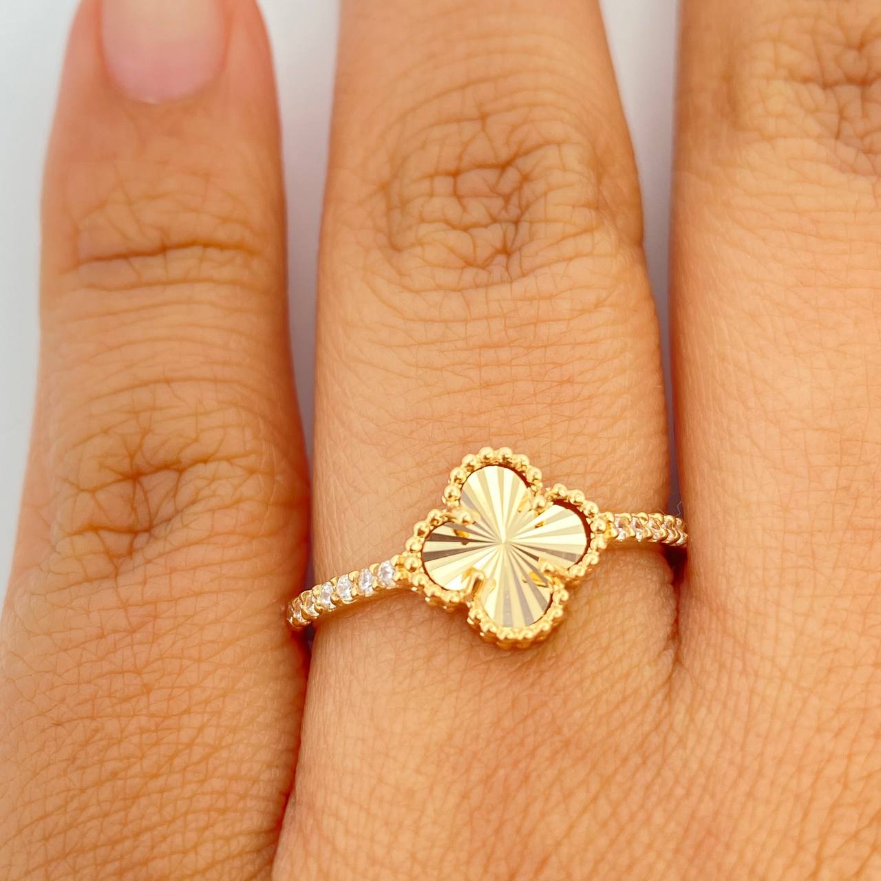Anillo Trebol 2.15gr / T8 / Oro Amarillo 18K %