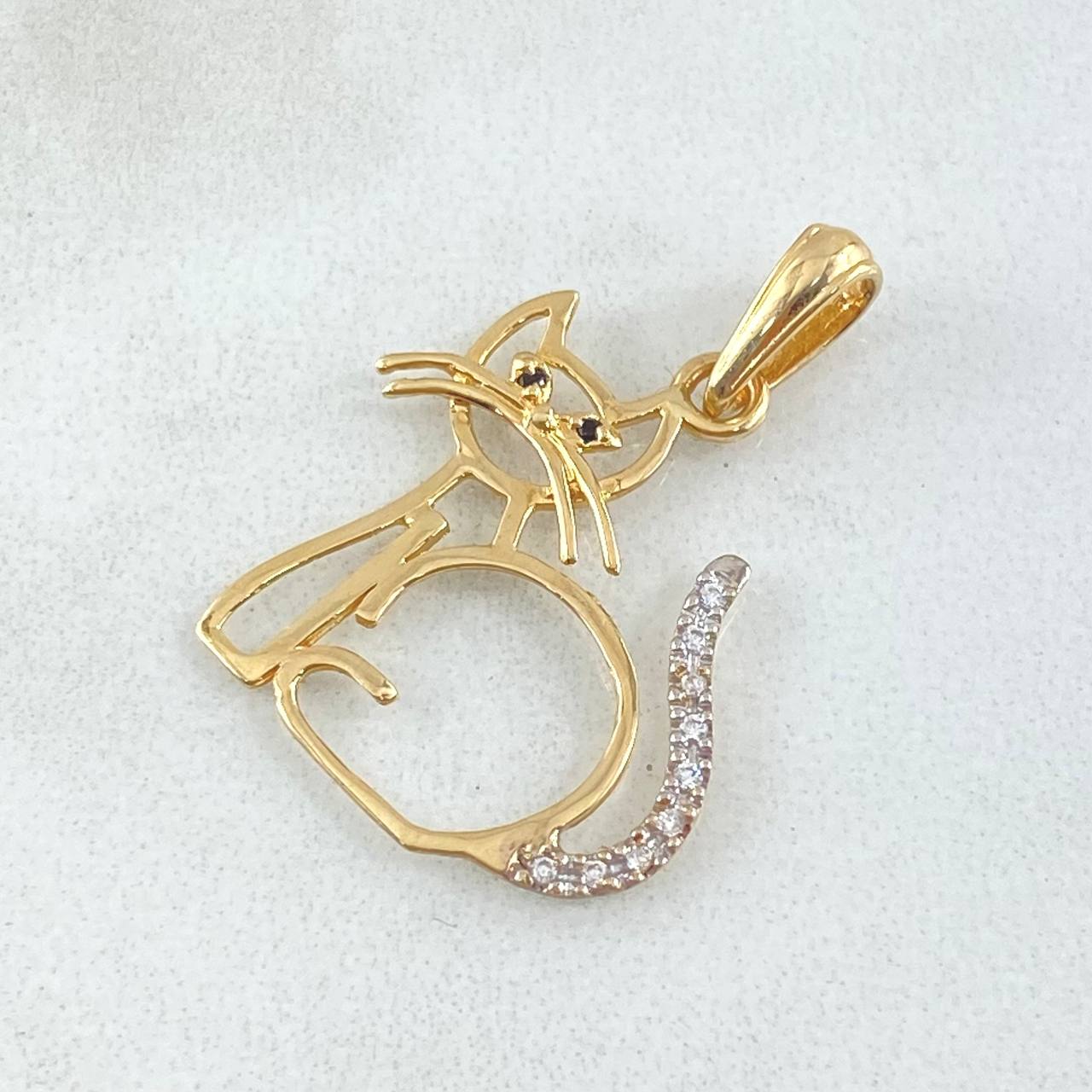 Cat Silhouette Pendant 1.55gr / 2.8cm (1.1in) / 18K Gold *