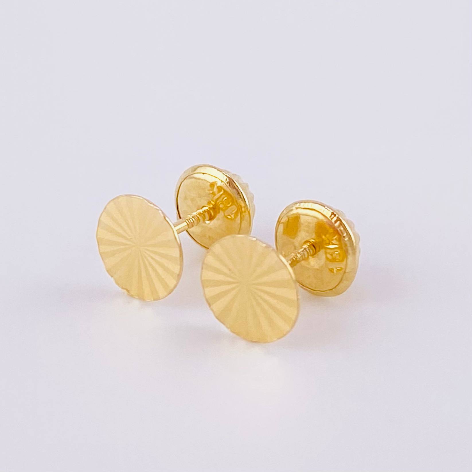 Diamond Cut Circle Stud Earrings 0.5g / in / 5.2mm Yellow Gold 18K