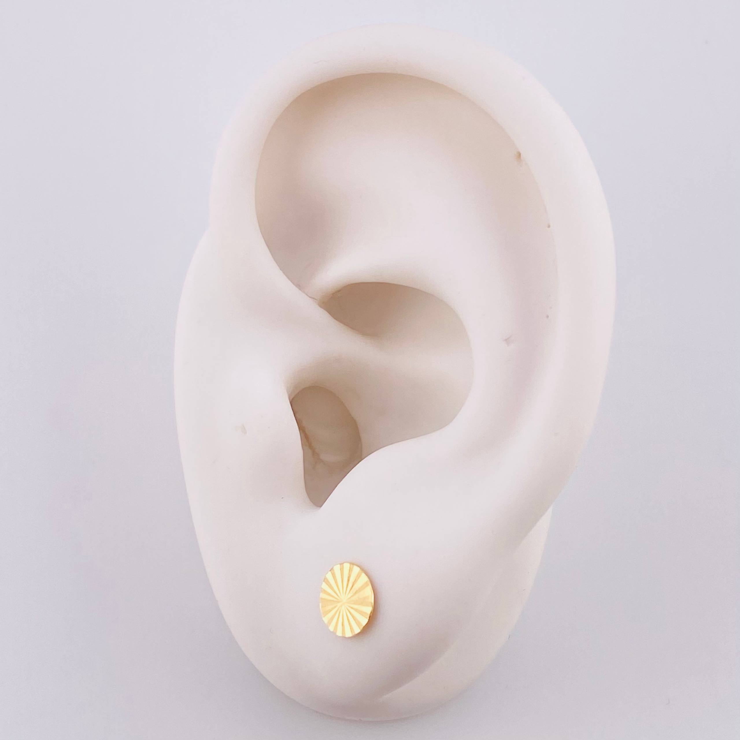 Diamond Cut Circle Stud Earrings 0.5g / in / 5.2mm Yellow Gold 18K