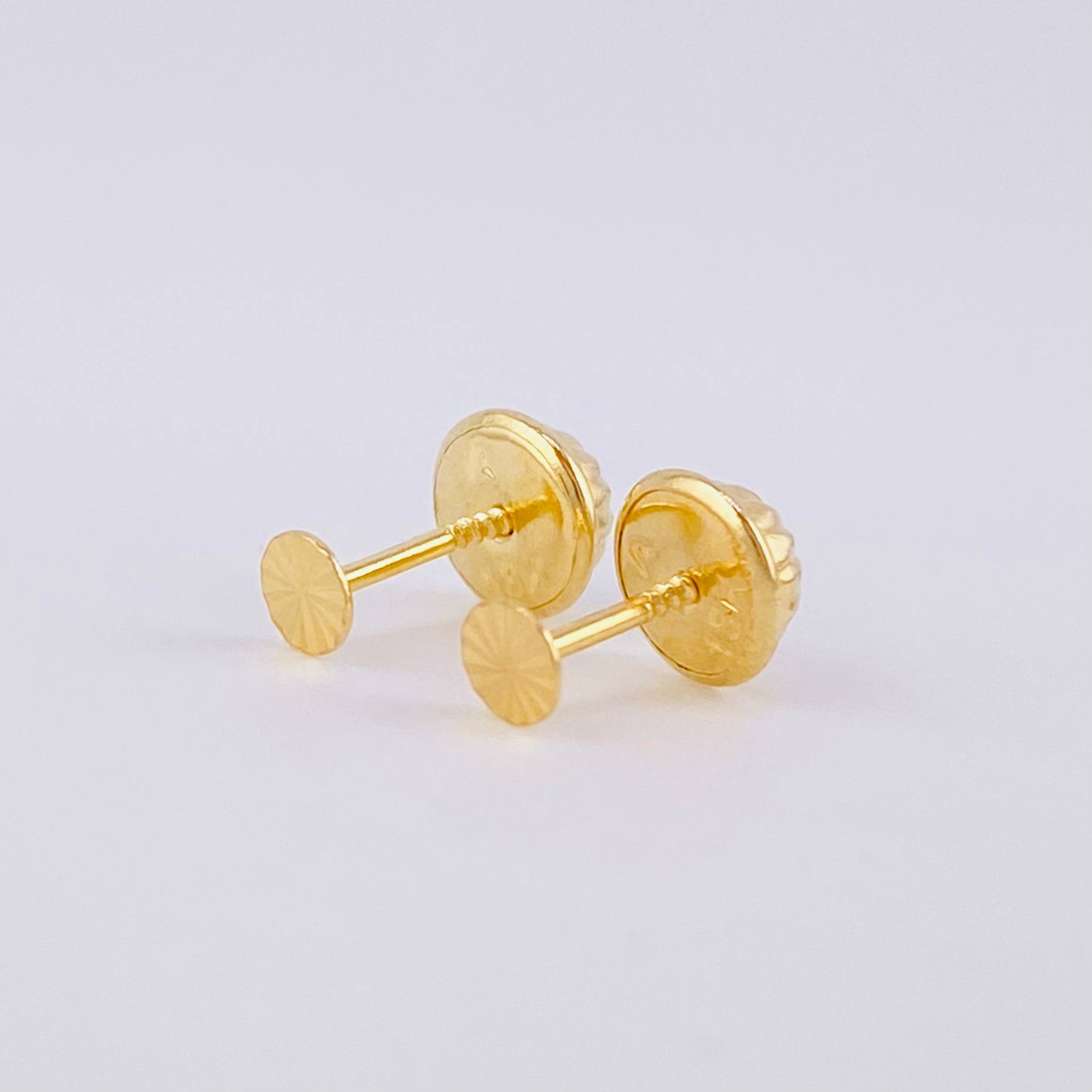 Diamond Cut Circle Stud Earrings 0.4g / in / 4mm Yellow Gold 18K
