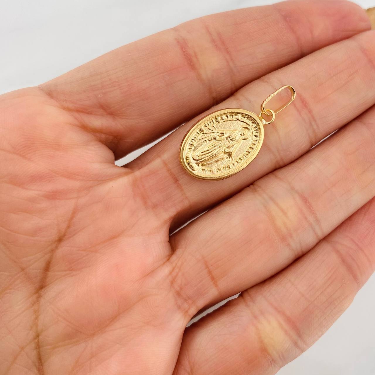 Pendant Miraculous Virgin 1.15g / 1 1/4 in 18K Yellow Gold