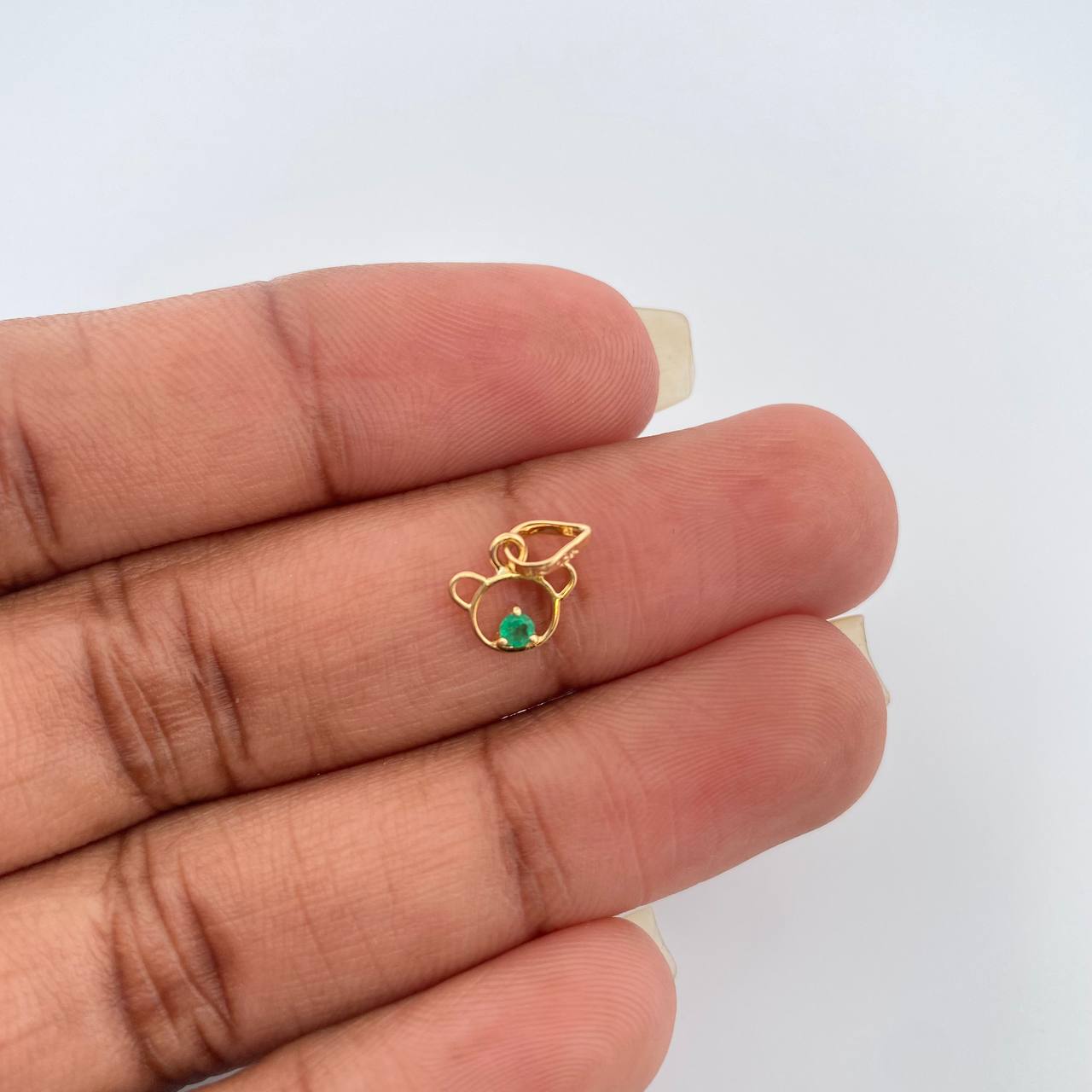 Dije Oso Figura Esmeralda 0.35gr / 1/2 in / Oro Amarillo 18K %