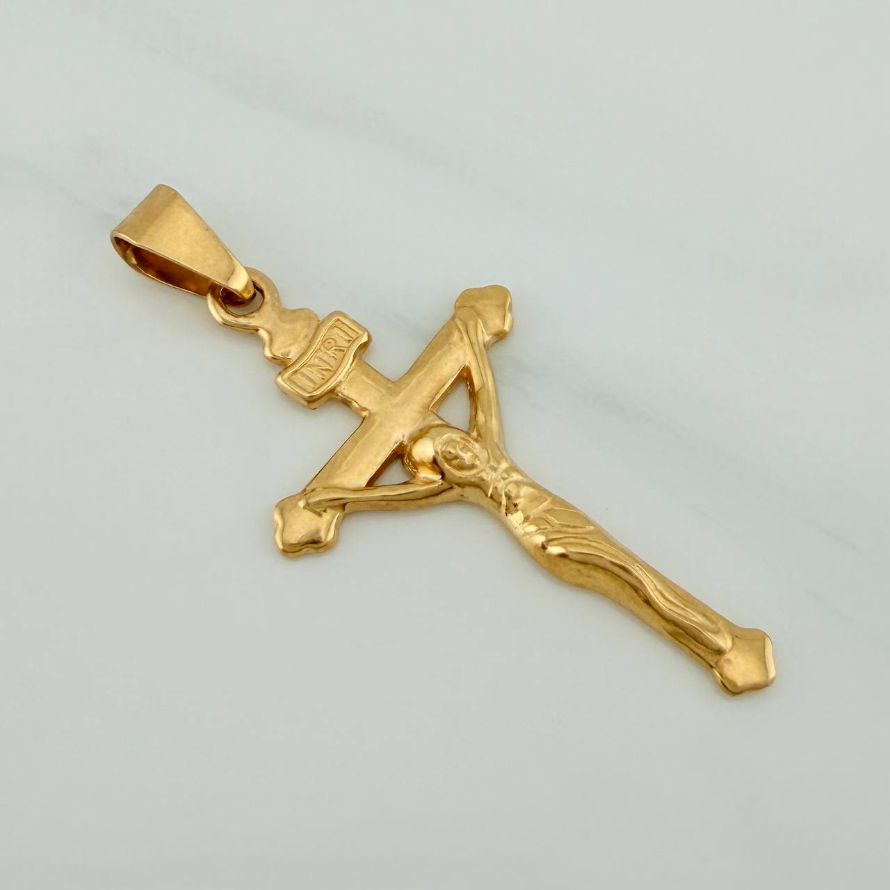 Dije Cruz Cristo 3.45gr / 1 3/4 in / Oro Amarillo 18K $