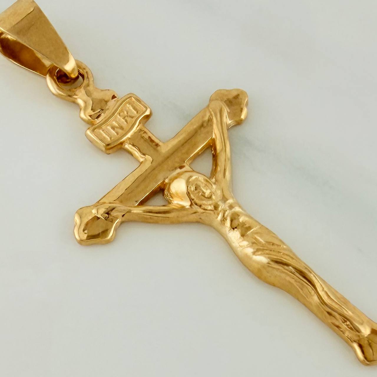 Dije Cruz Cristo 3.45gr / 1 3/4 in / Oro Amarillo 18K $